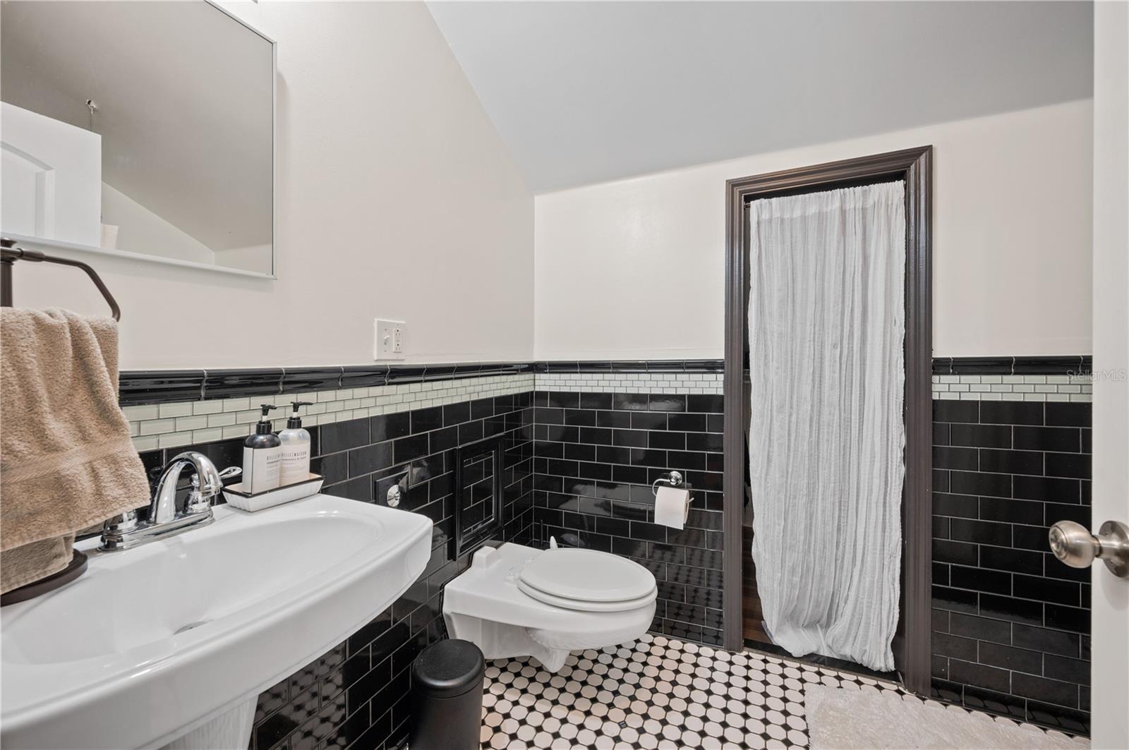 Image 33 of 46 For 810 Church Street