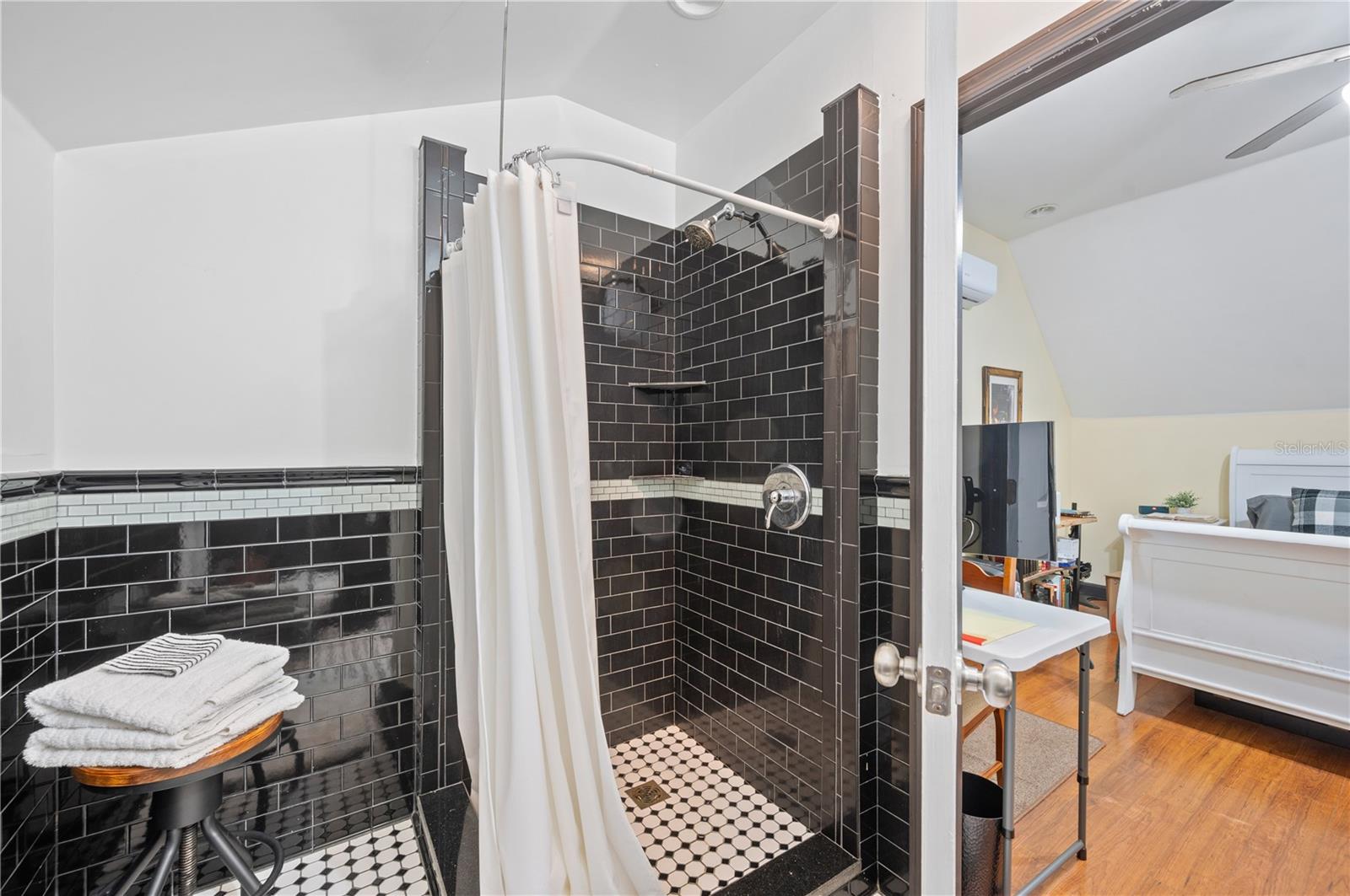 Image 34 of 46 For 810 Church Street