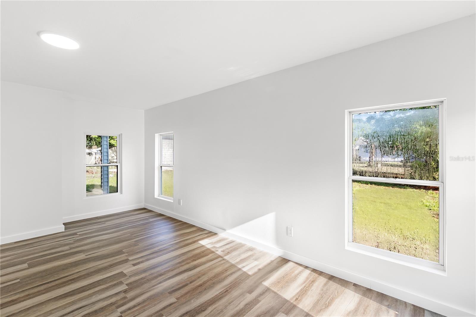 Image 10 of 33 For 426 Bascom Court