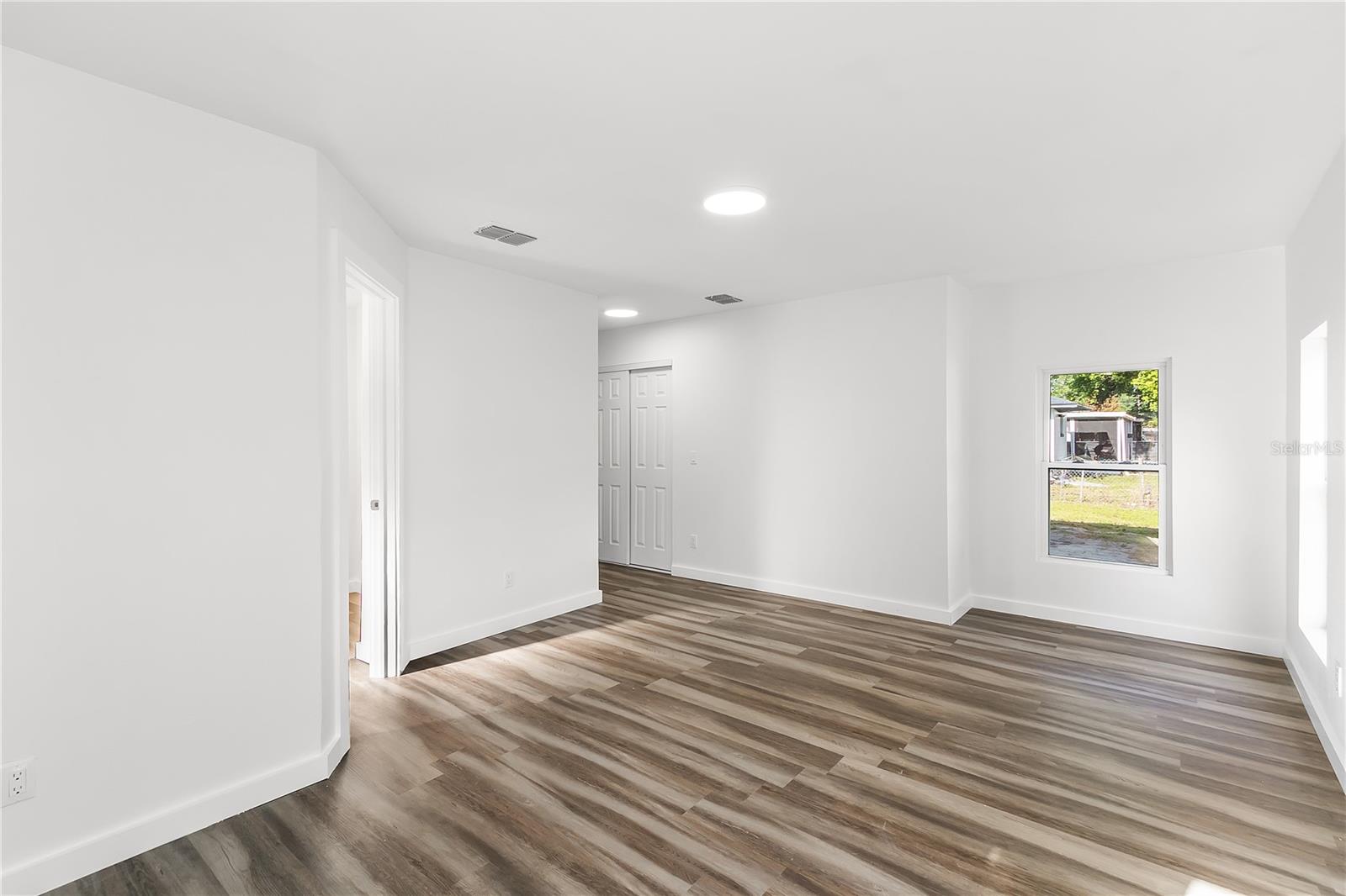 Image 11 of 33 For 426 Bascom Court