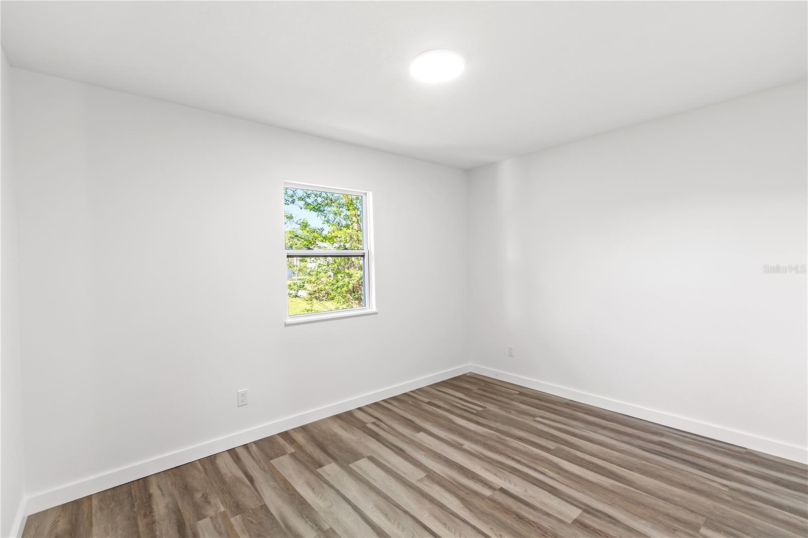 Image 15 of 33 For 426 Bascom Court