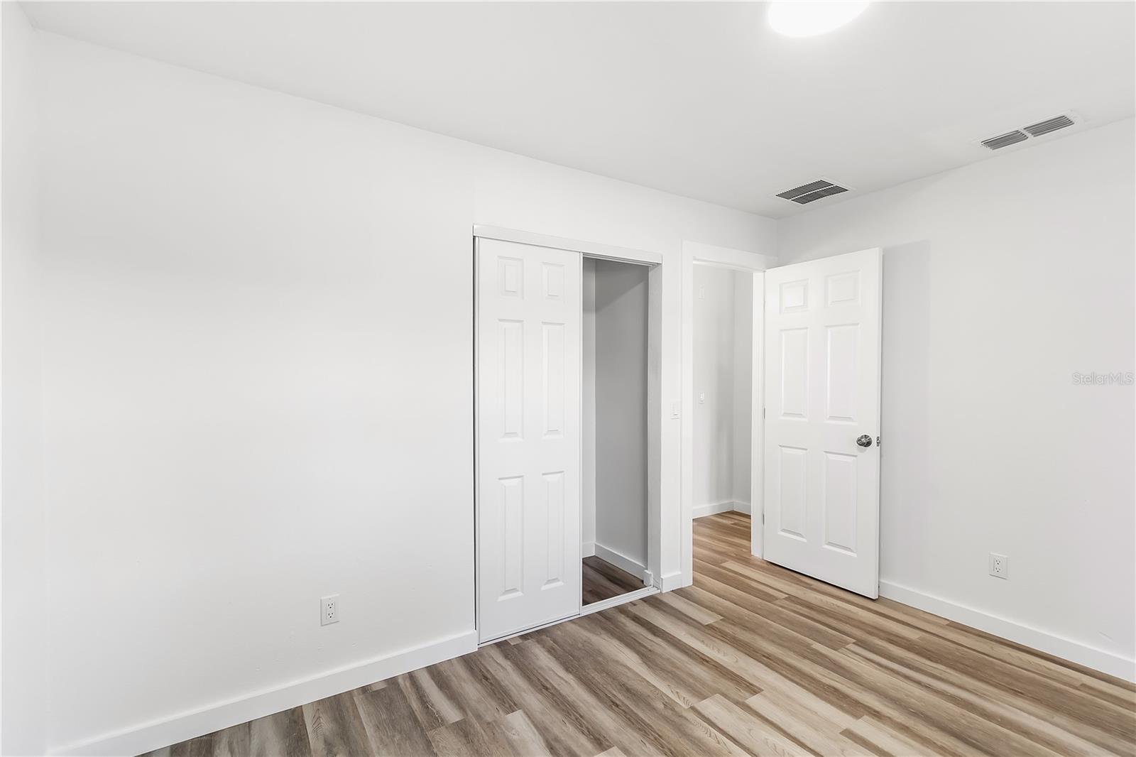 Image 17 of 33 For 426 Bascom Court