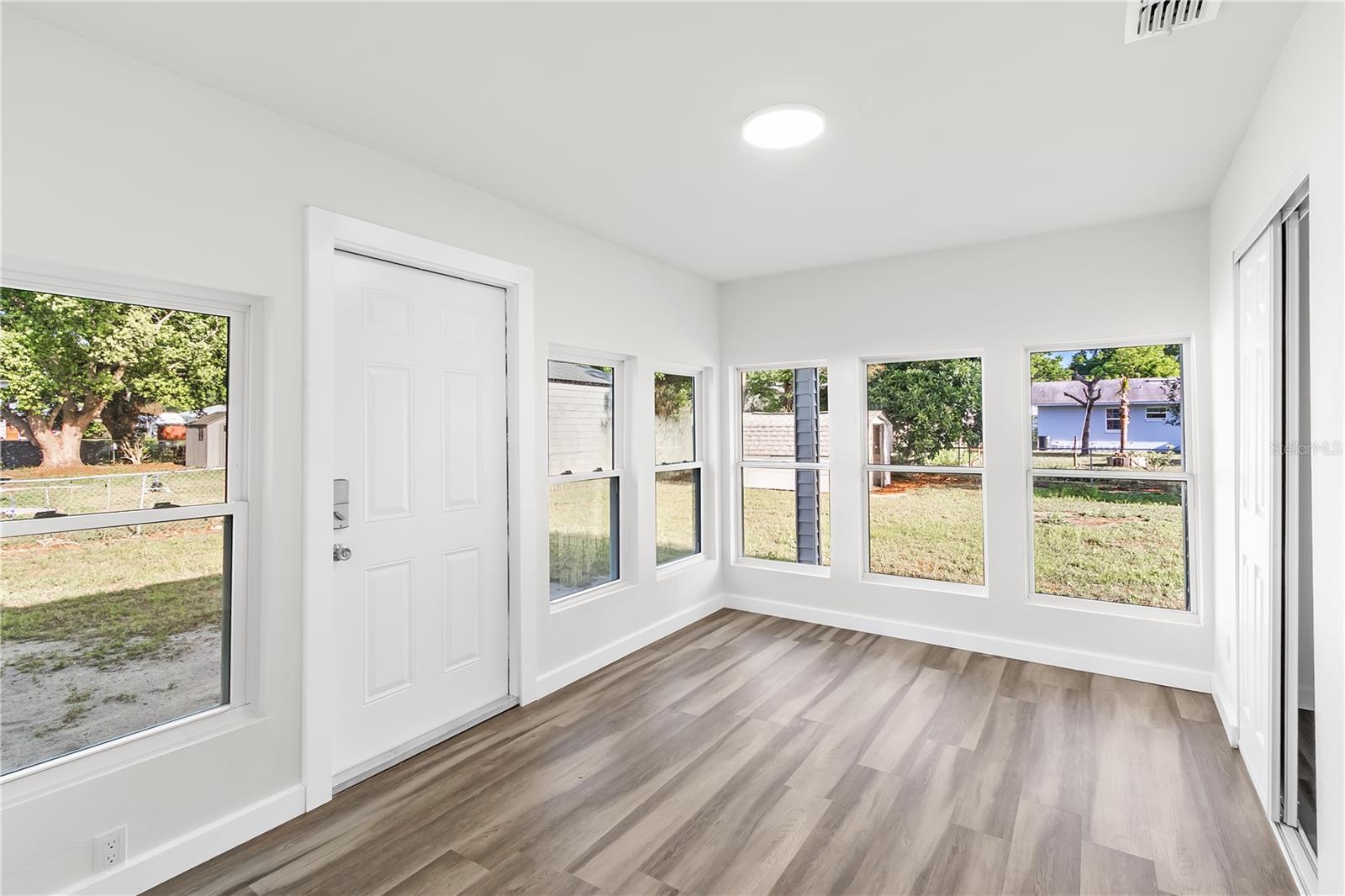 Image 22 of 33 For 426 Bascom Court