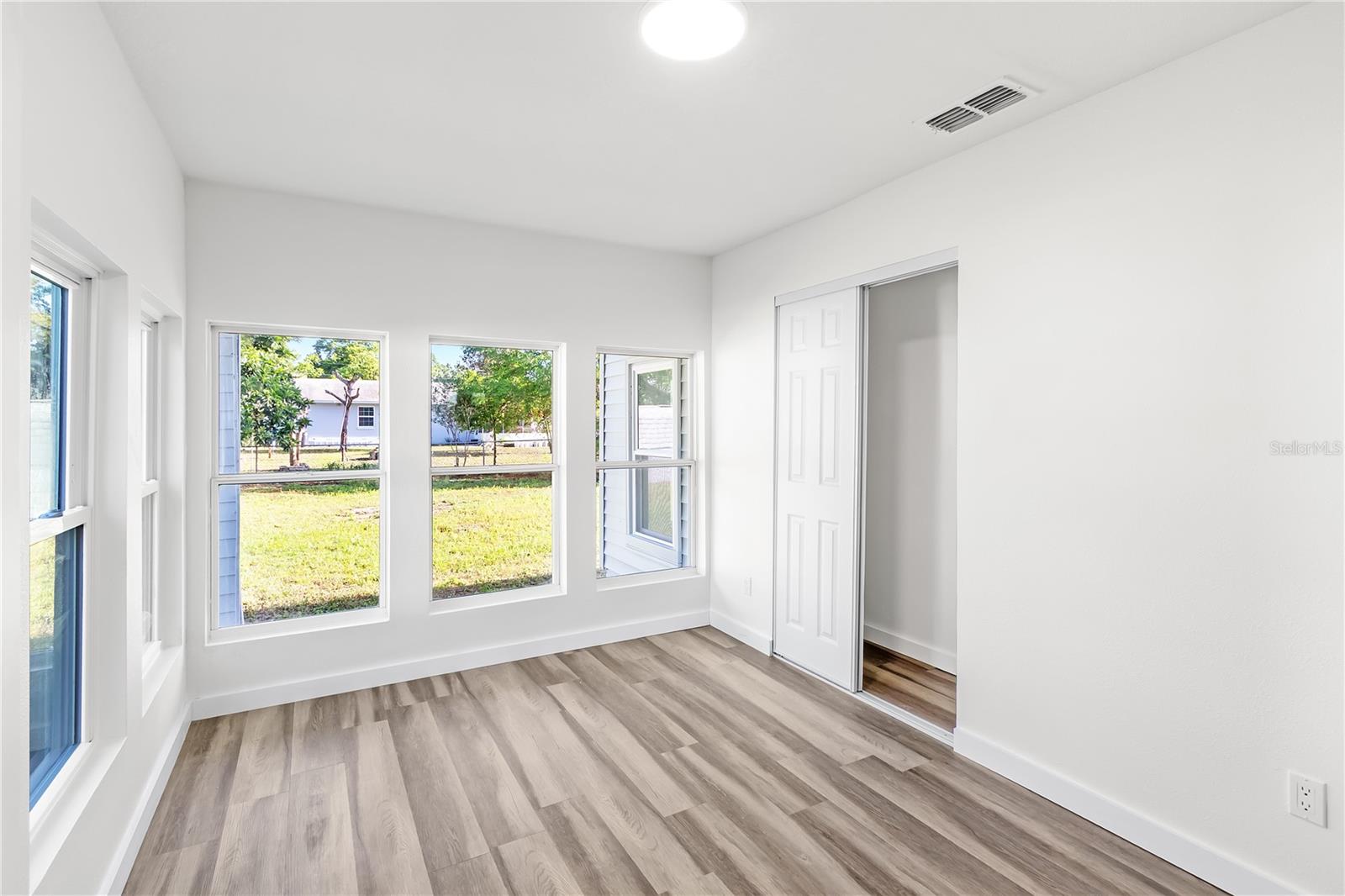 Image 23 of 33 For 426 Bascom Court