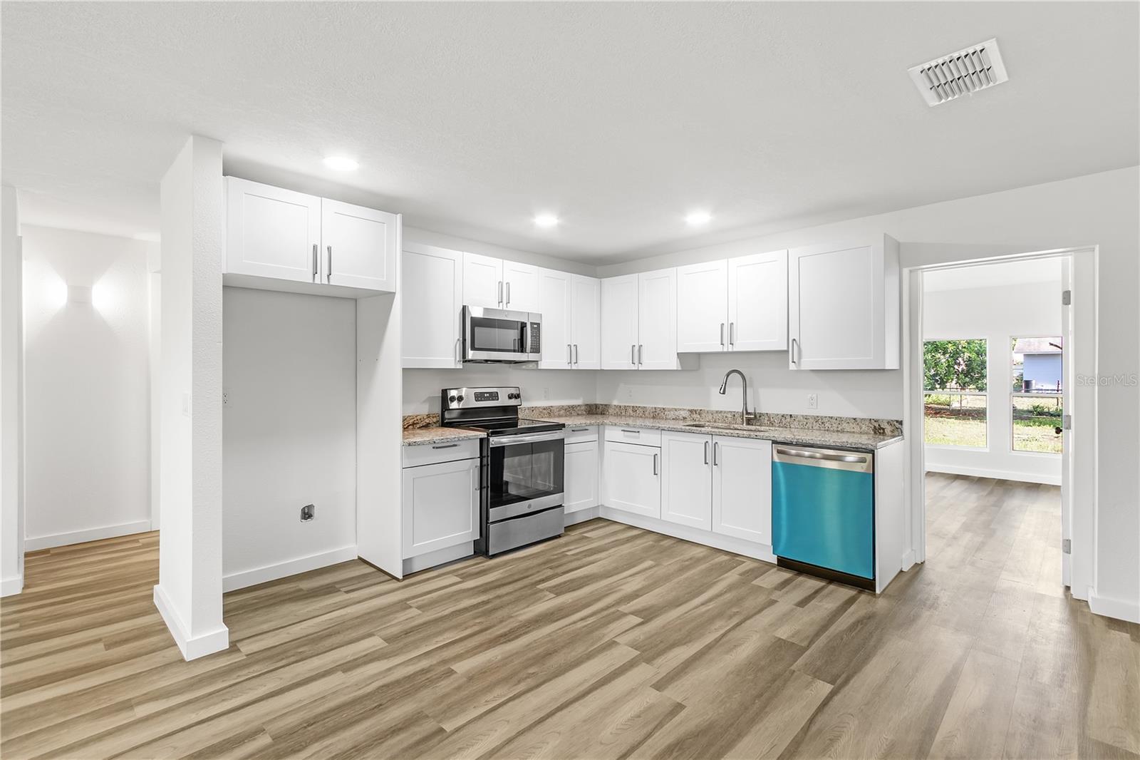 Image 6 of 33 For 426 Bascom Court