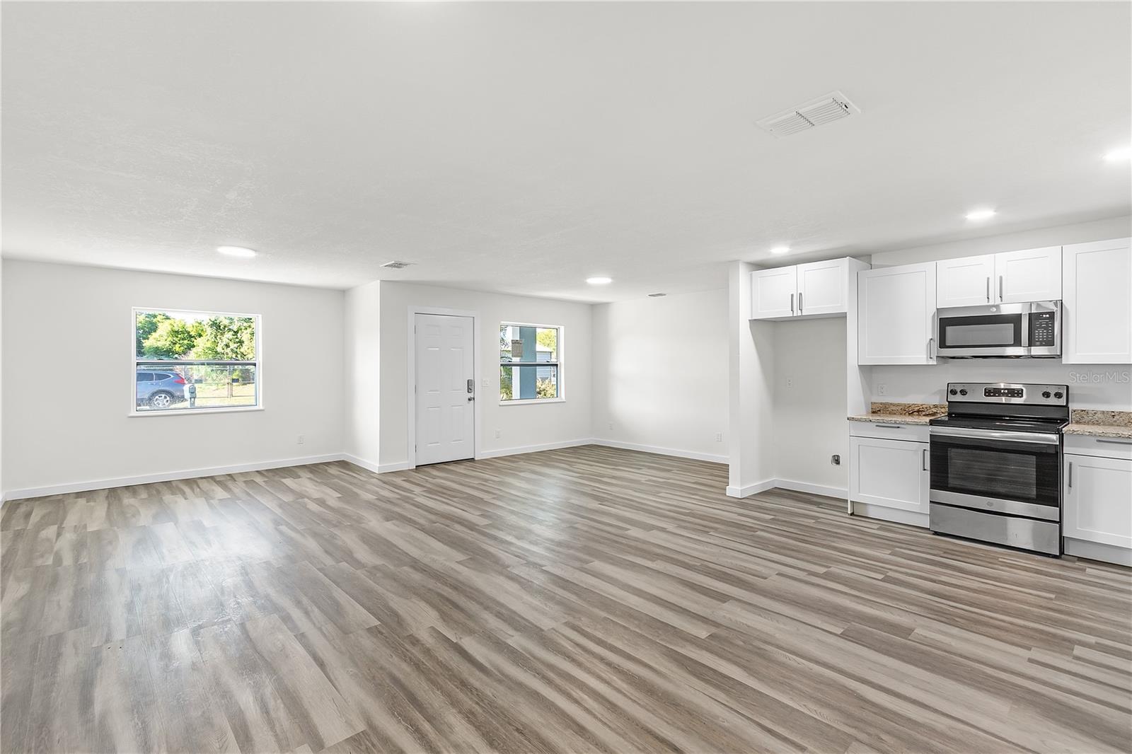 Image 7 of 33 For 426 Bascom Court