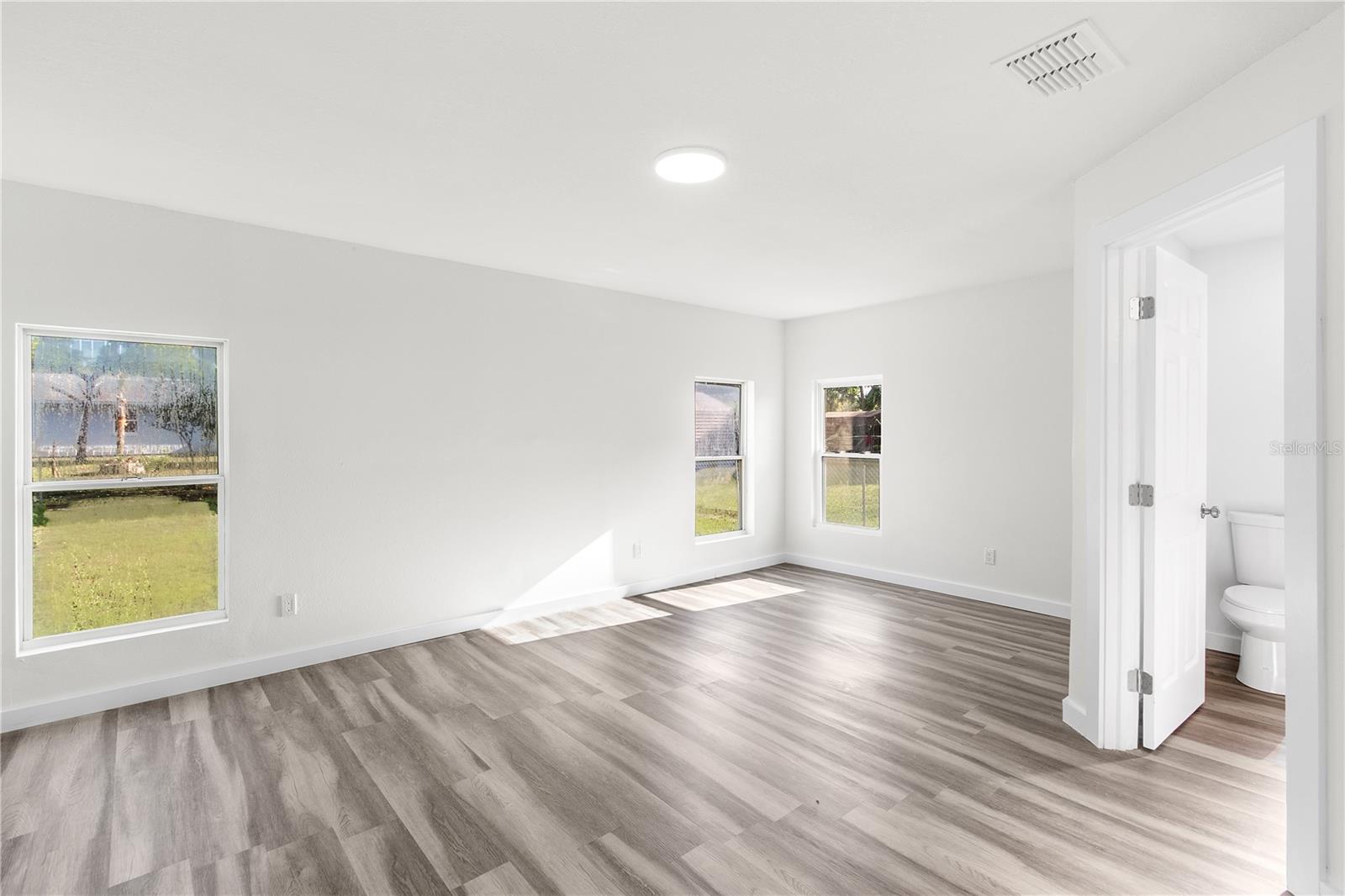 Image 8 of 33 For 426 Bascom Court