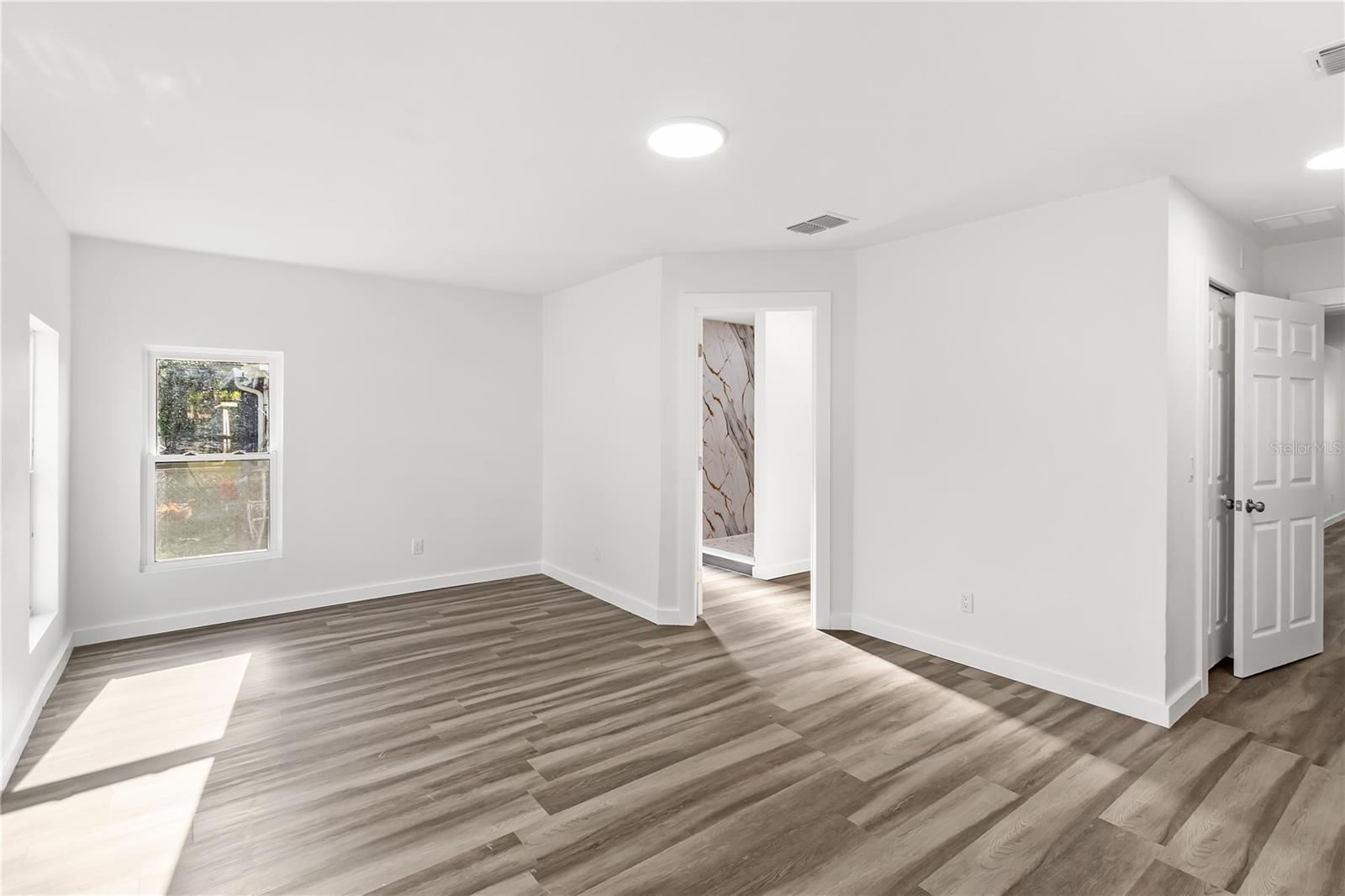 Image 9 of 33 For 426 Bascom Court