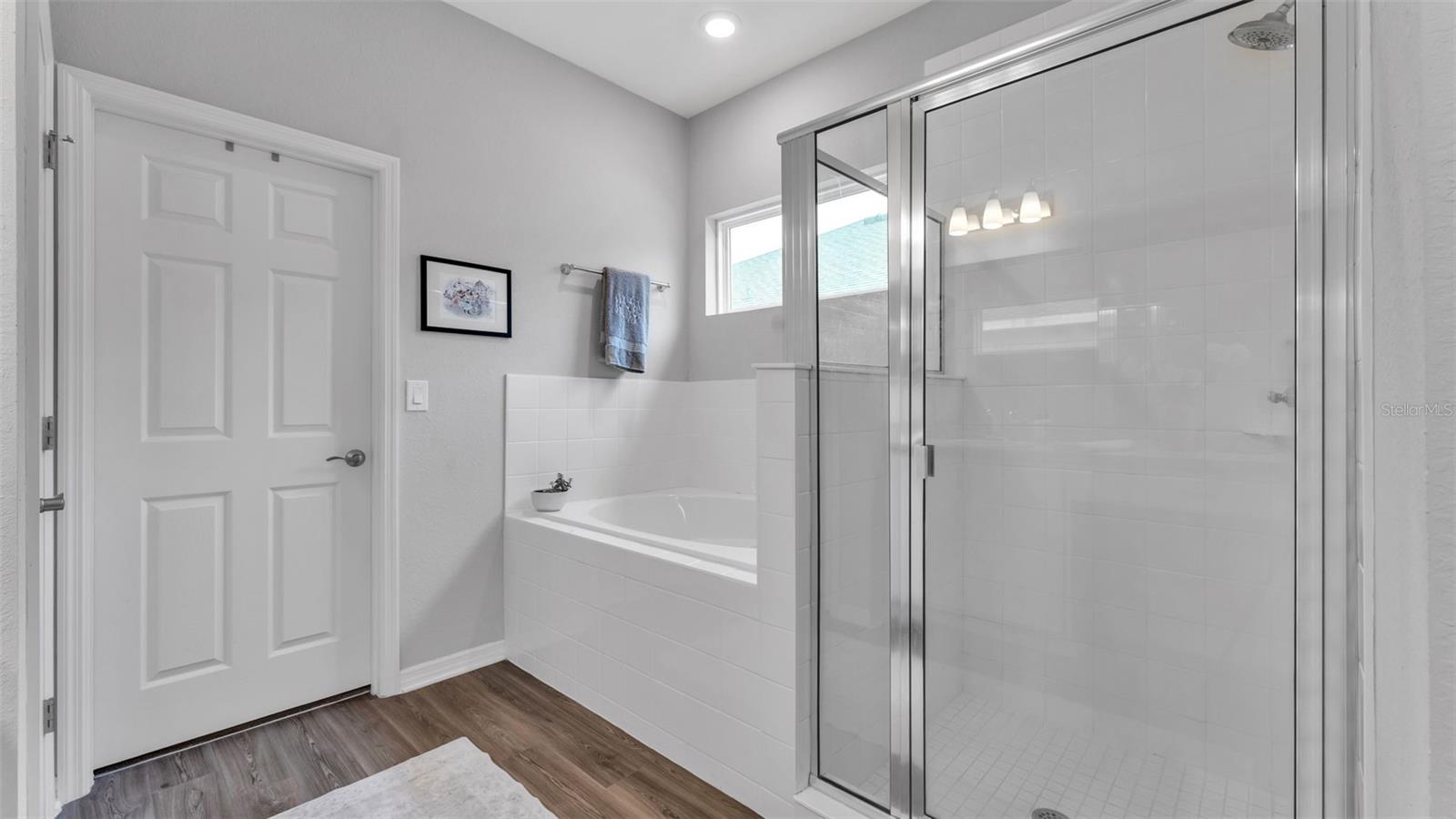 Image 24 of 42 For 1101 Montgomery Lane