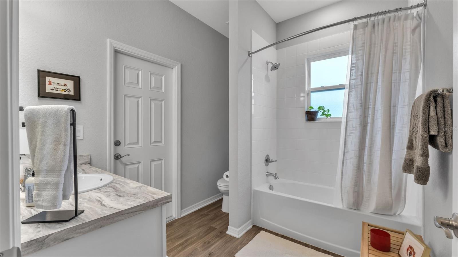 Image 30 of 42 For 1101 Montgomery Lane