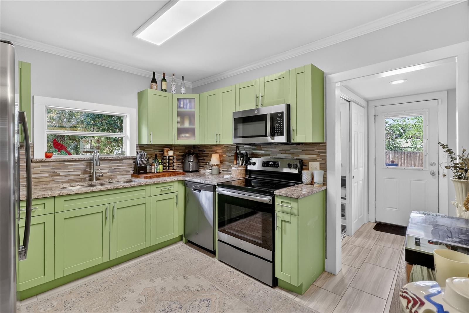 Image 12 of 36 For 1041 Dakota Avenue