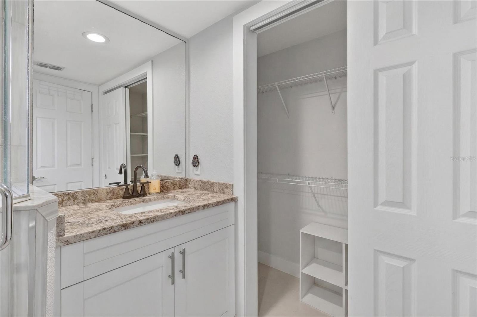 Image 17 of 36 For 1041 Dakota Avenue