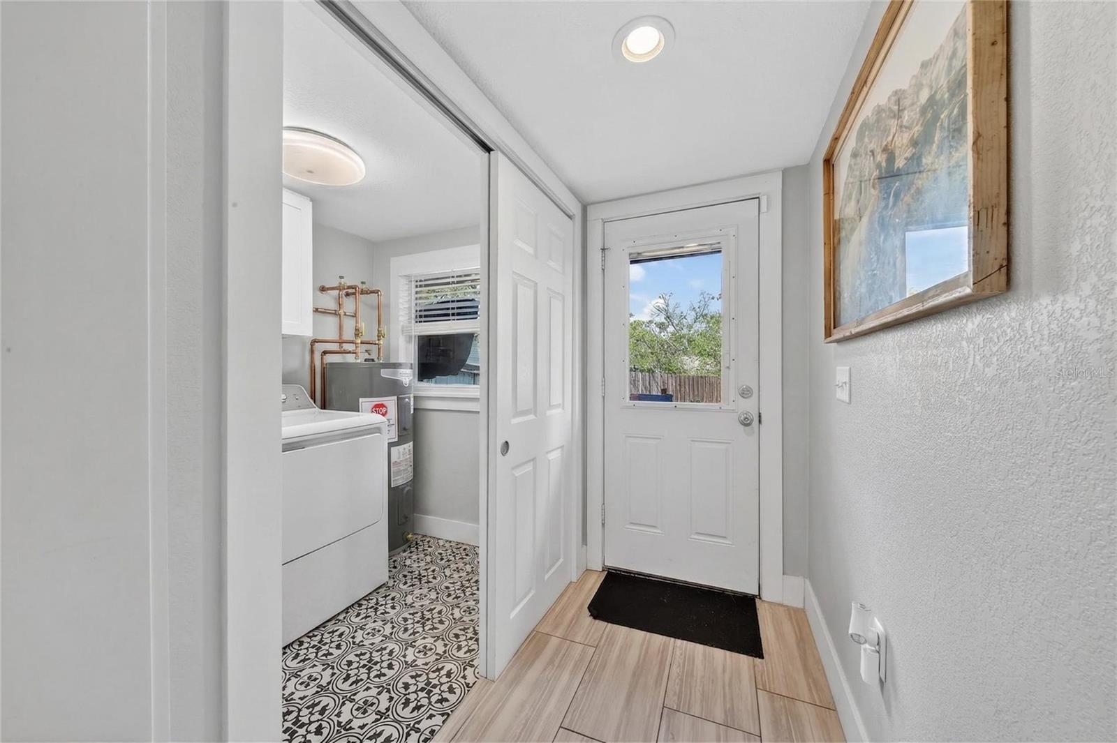 Image 21 of 36 For 1041 Dakota Avenue