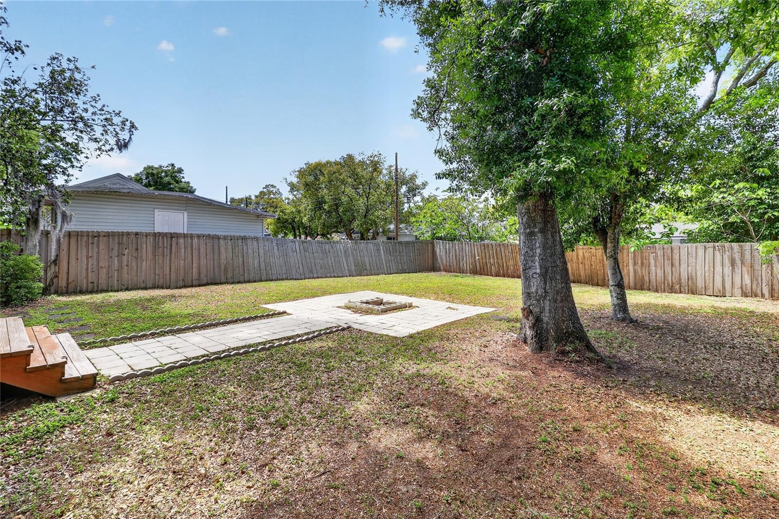 Image 24 of 36 For 1041 Dakota Avenue