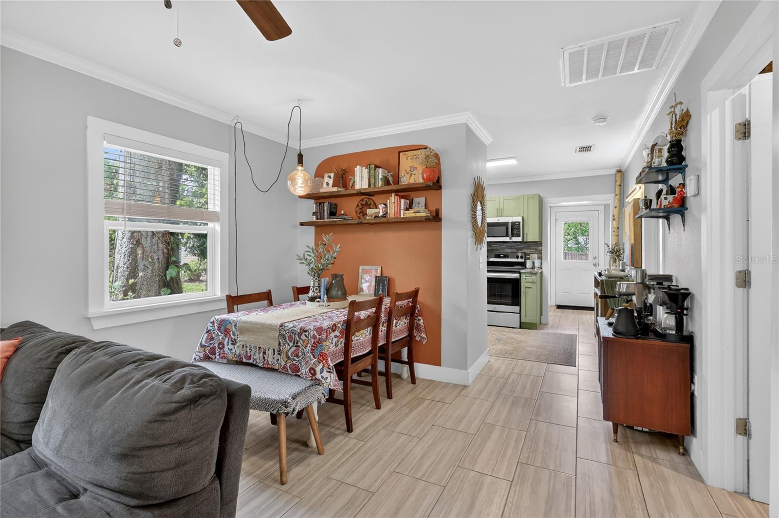 Image 6 of 36 For 1041 Dakota Avenue