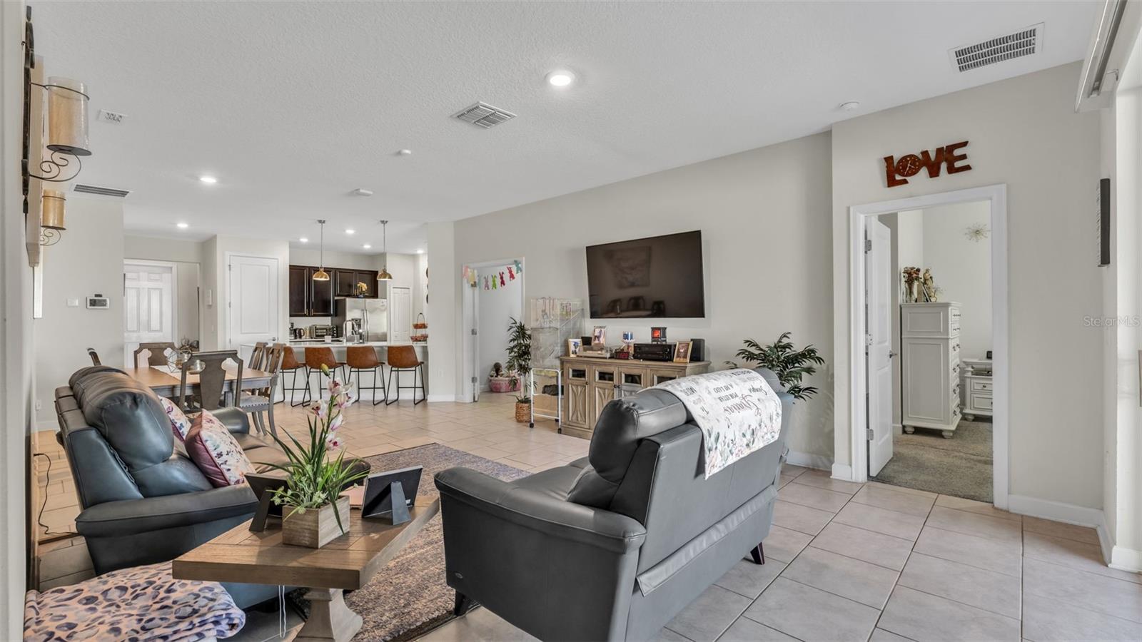 Image 15 of 45 For 212 Bergamot Loop