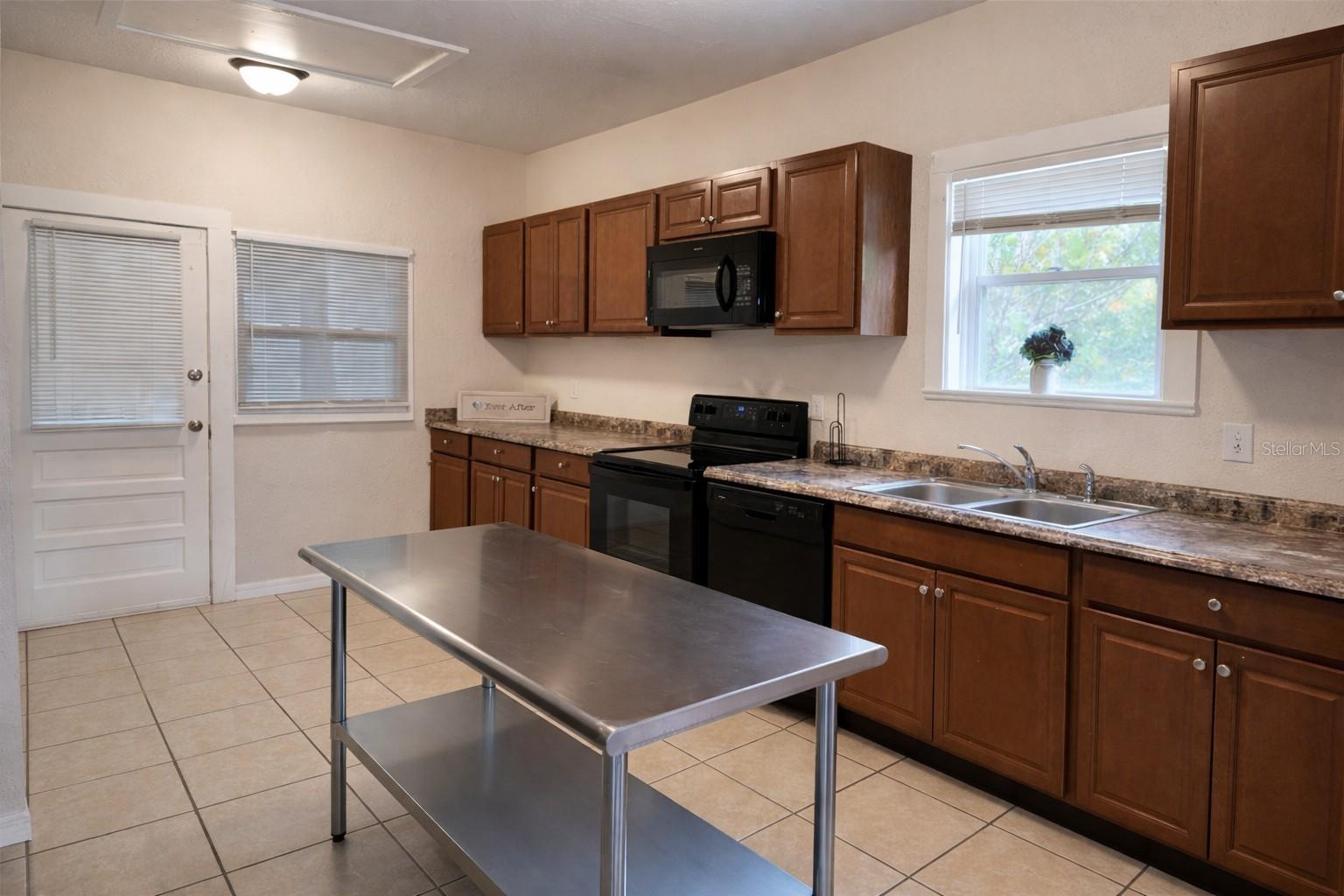 Image 3 of 9 For 231 Avenue A Ne