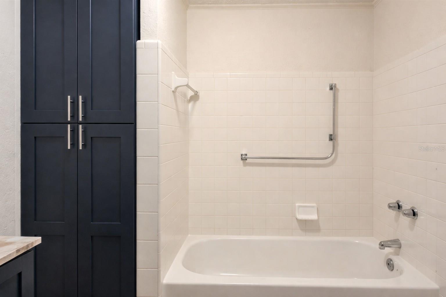 Image 6 of 9 For 231 Avenue A Ne