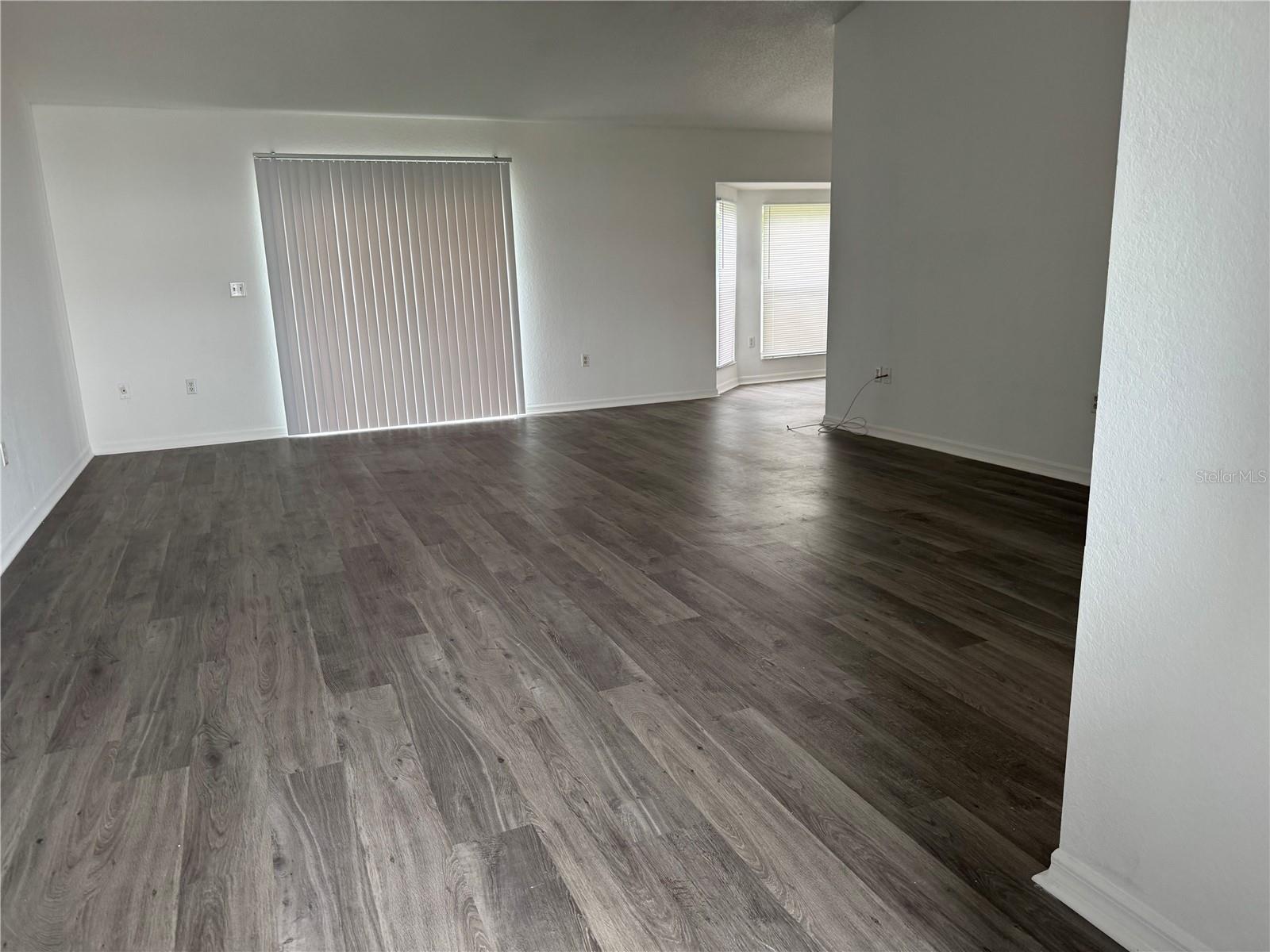 Listing photo id 0 for 5817 Daughtery Downs Loop