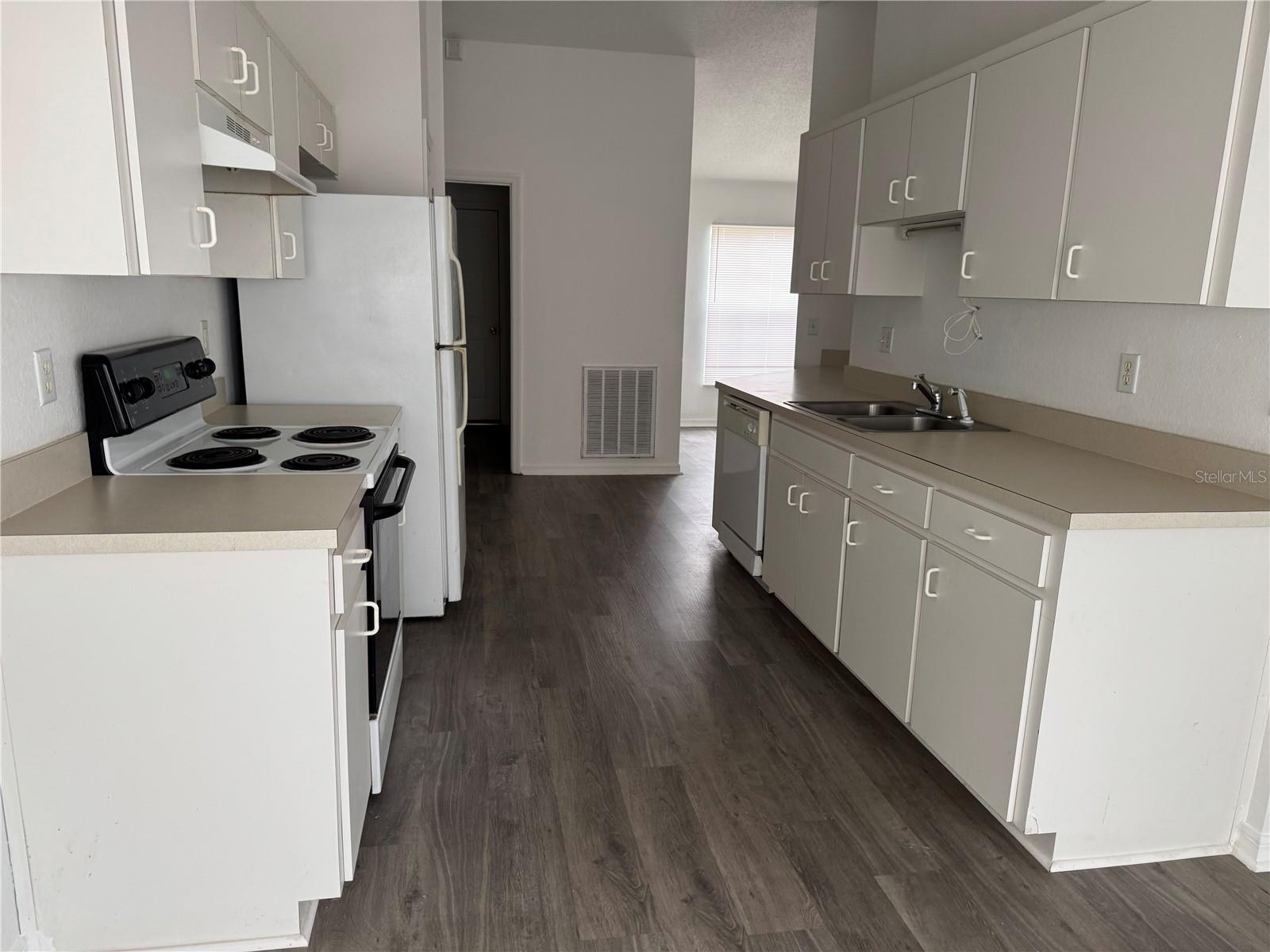 Listing photo id 1 for 5817 Daughtery Downs Loop