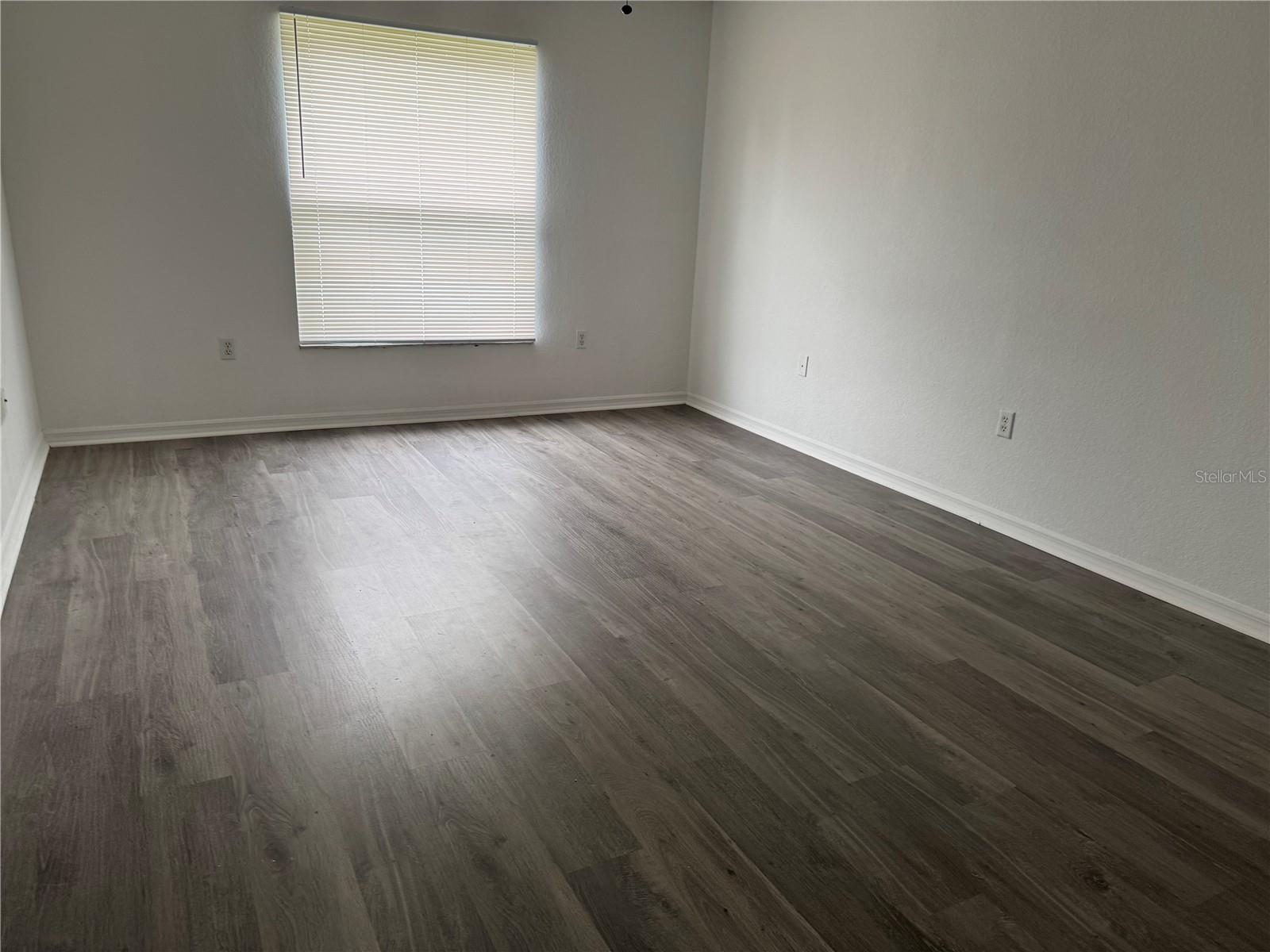 Listing photo id 3 for 5817 Daughtery Downs Loop