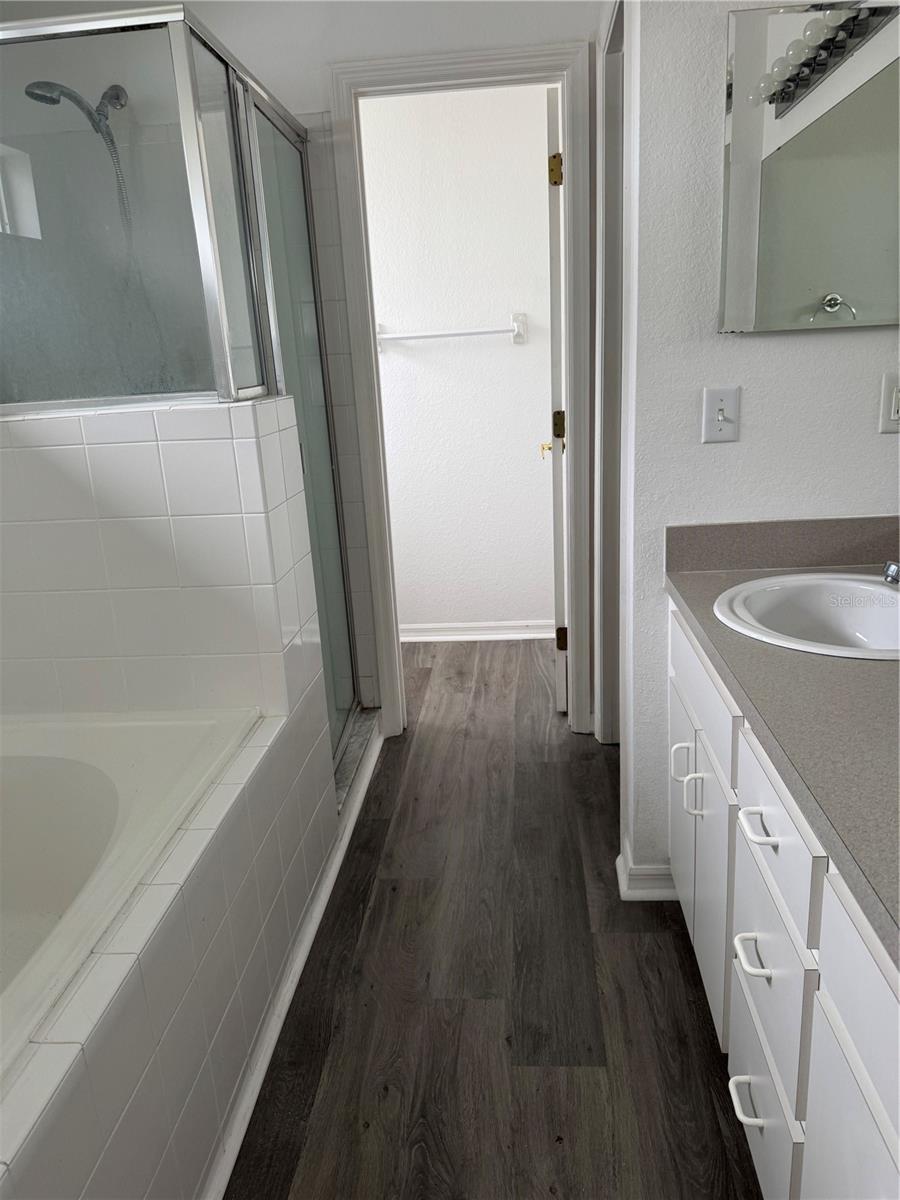 Listing photo id 5 for 5817 Daughtery Downs Loop