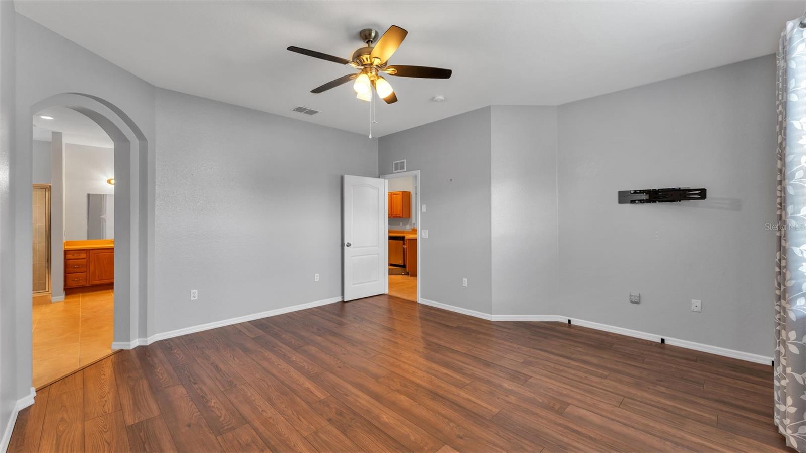 Image 37 of 75 For 104 Melissa Trail