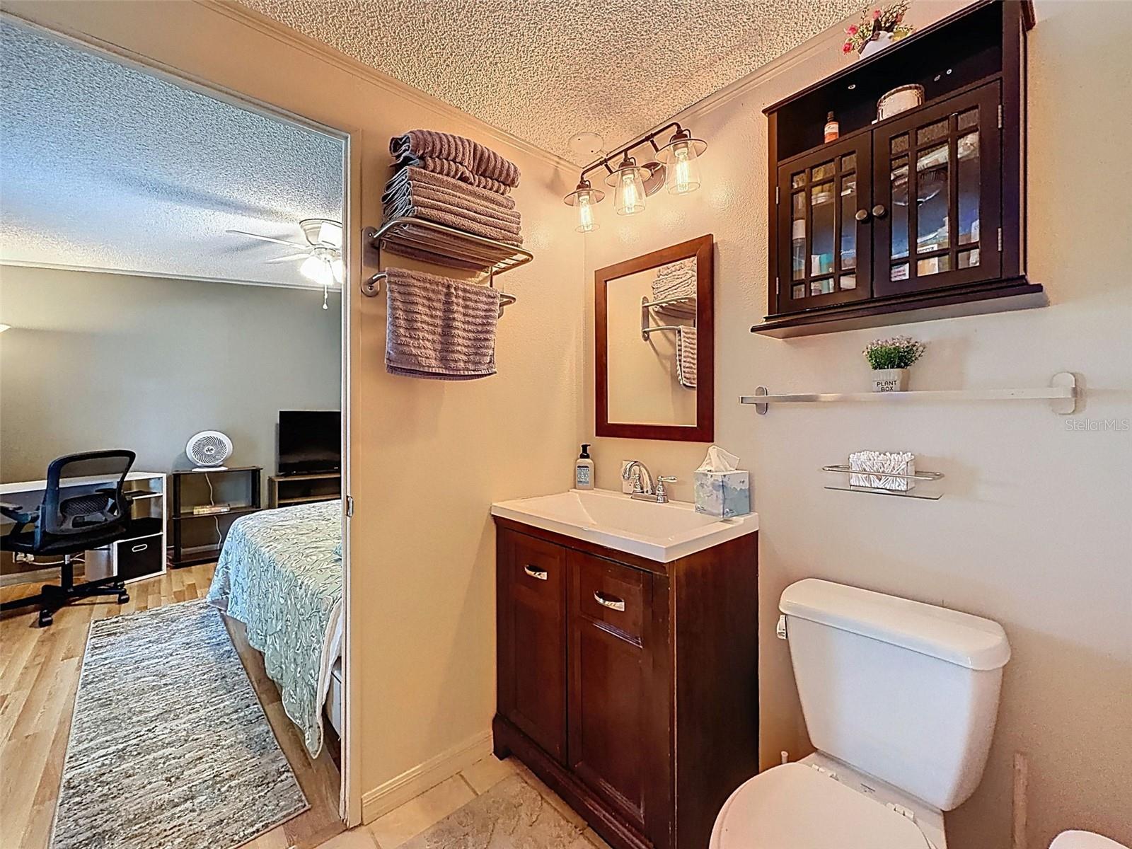 Image 11 of 46 For 454 Village Circle Sw