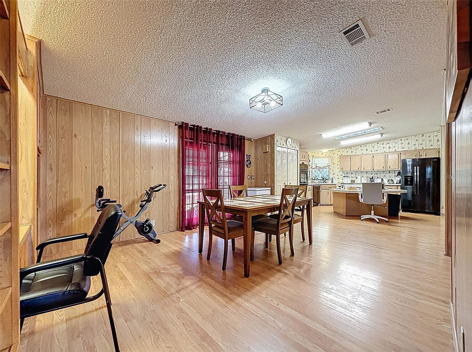 Image 16 of 46 For 454 Village Circle Sw