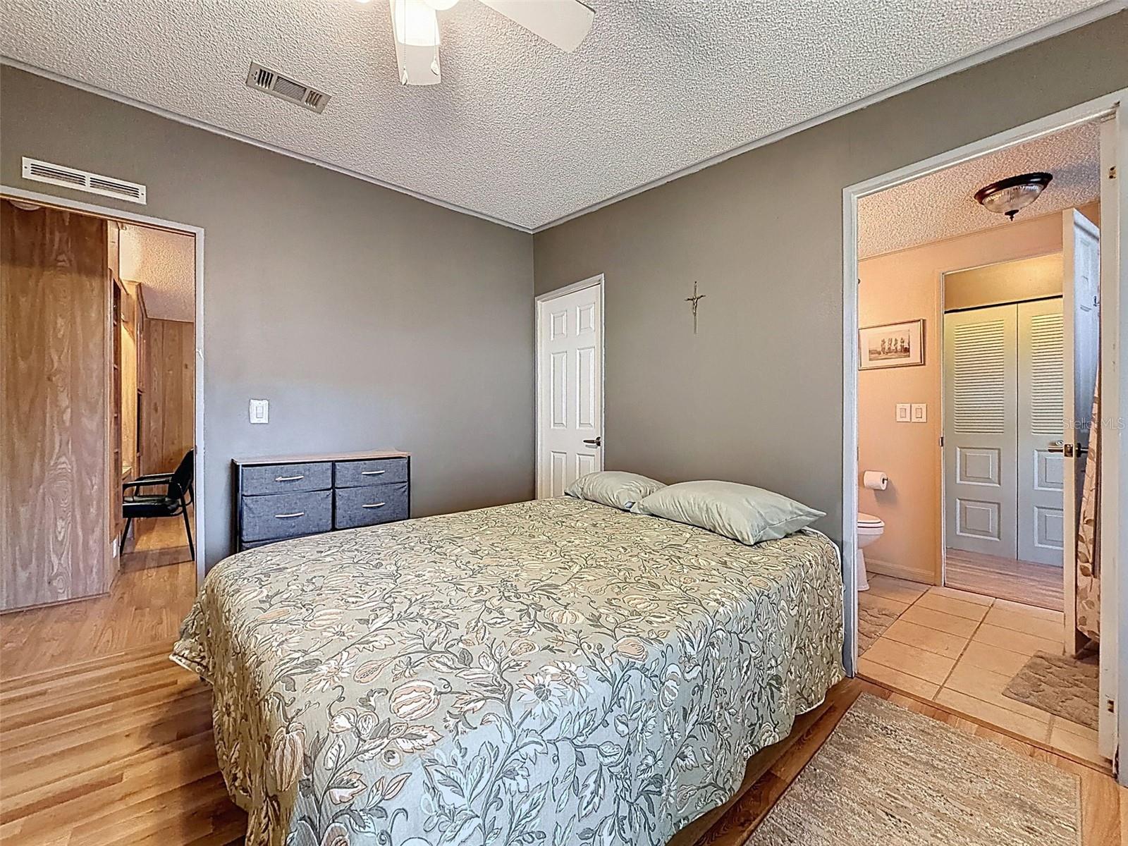 Image 21 of 46 For 454 Village Circle Sw