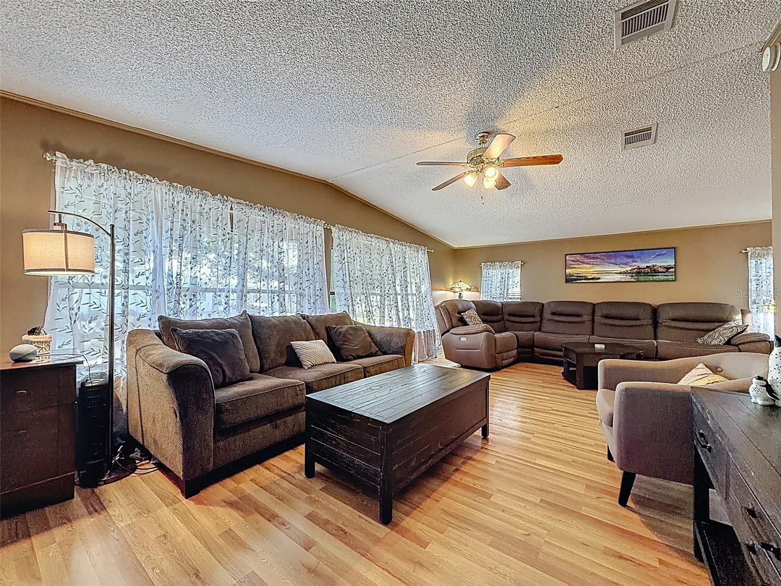 Image 7 of 46 For 454 Village Circle Sw