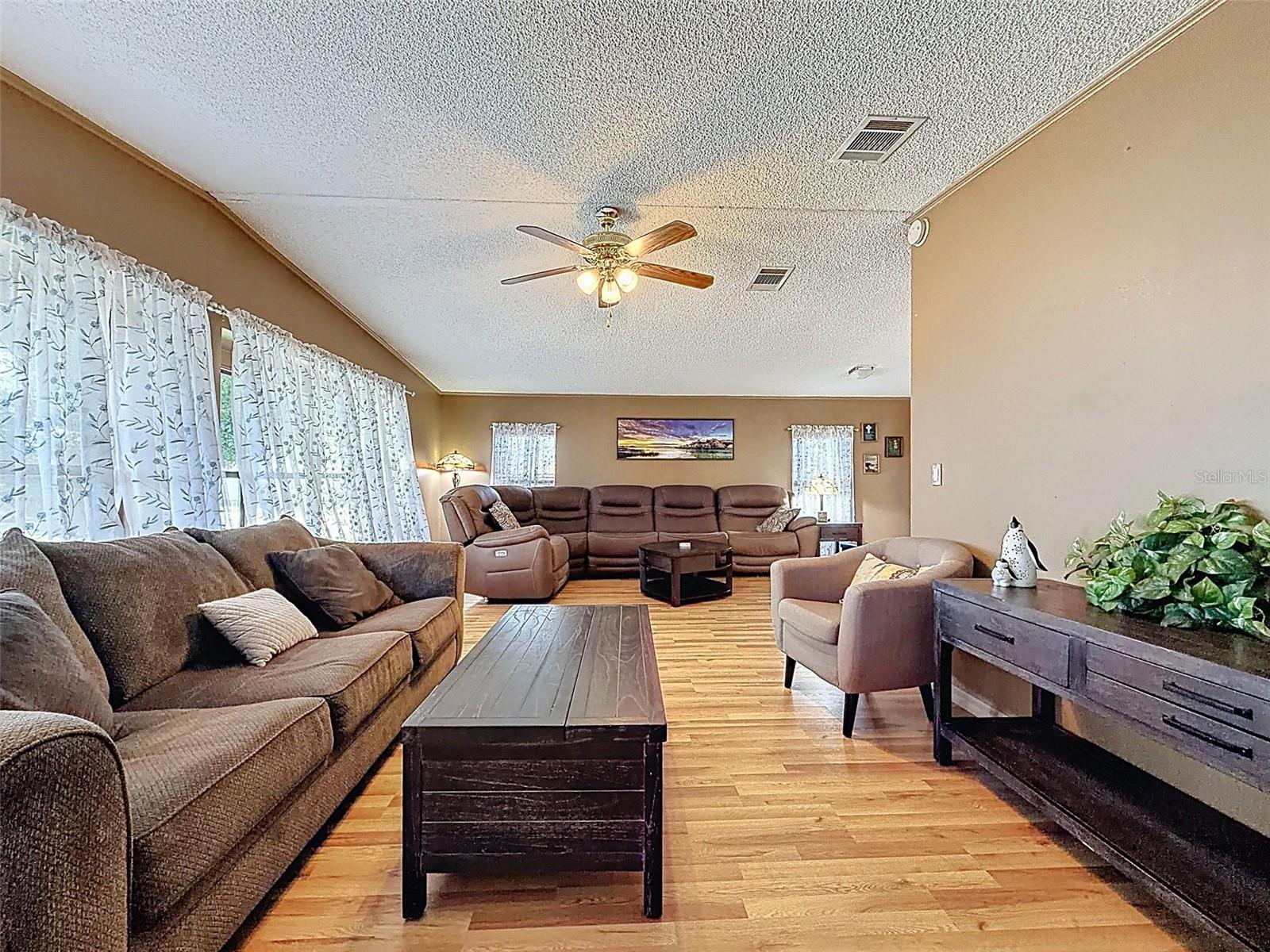 Image 8 of 46 For 454 Village Circle Sw