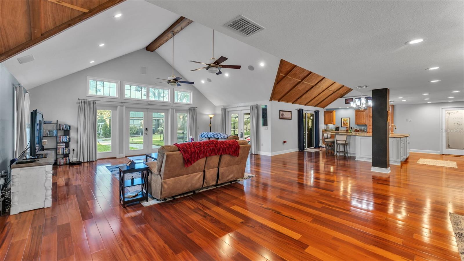 Image 21 of 83 For 1804 Michelle Lane