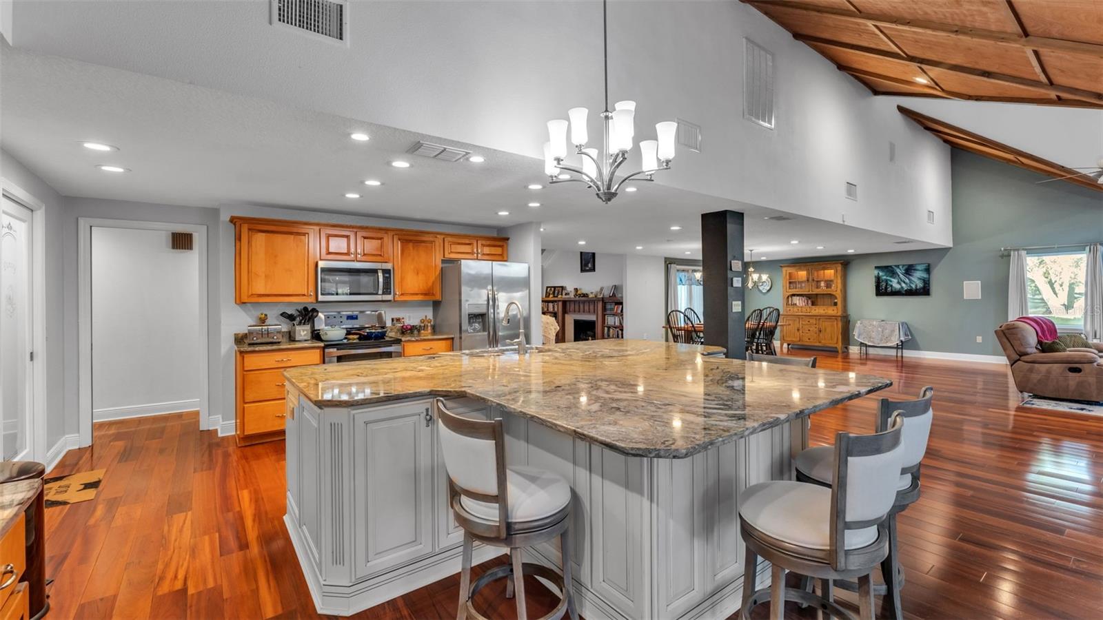 Image 33 of 83 For 1804 Michelle Lane