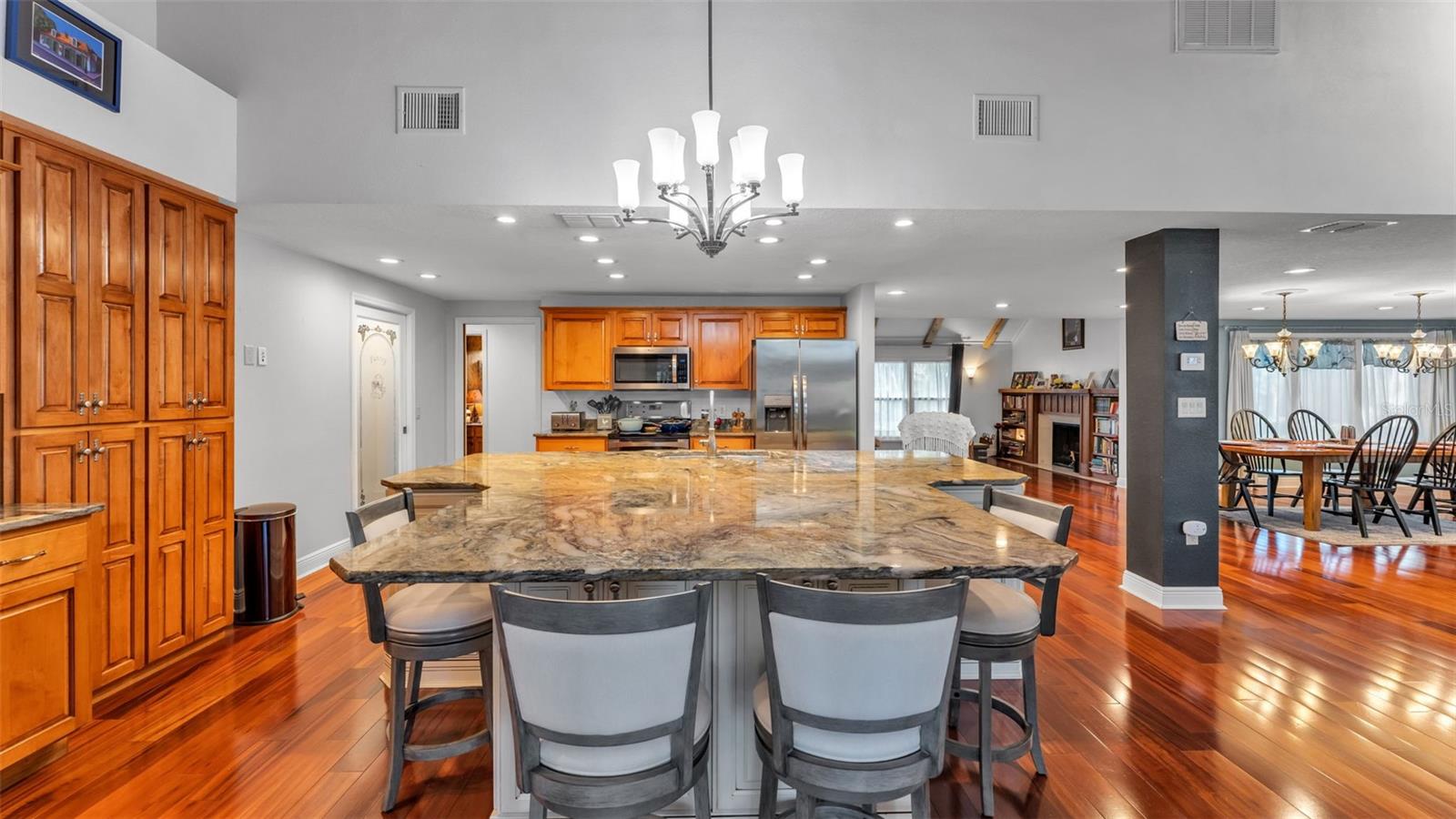 Image 34 of 83 For 1804 Michelle Lane