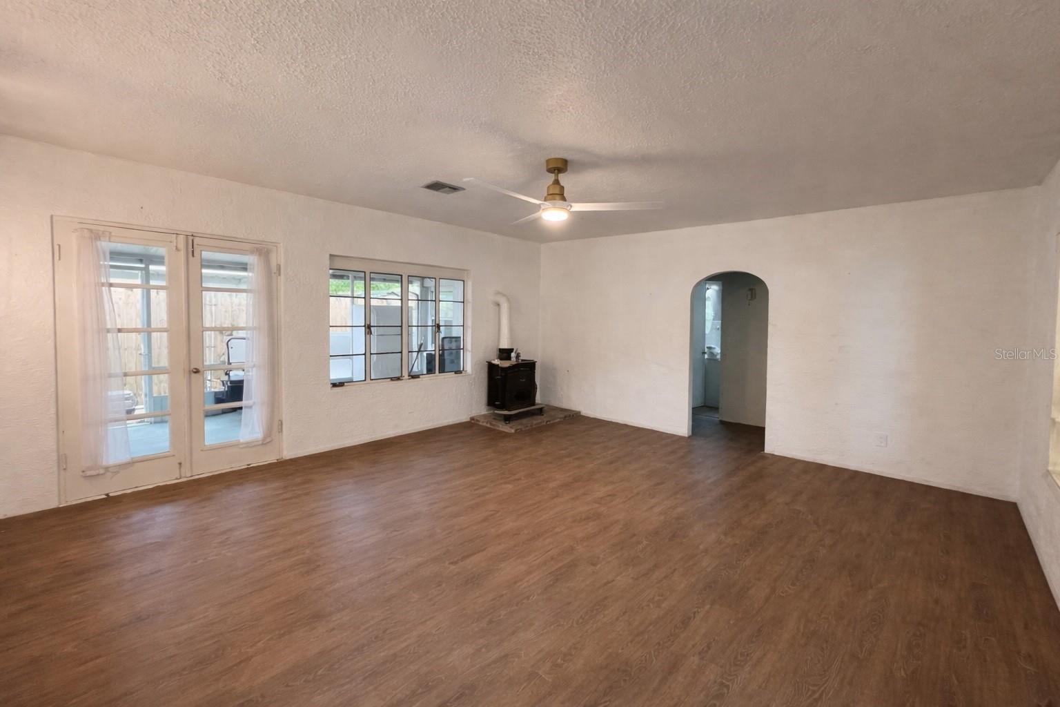 Image 3 of 8 For 403 Johnson Avenue