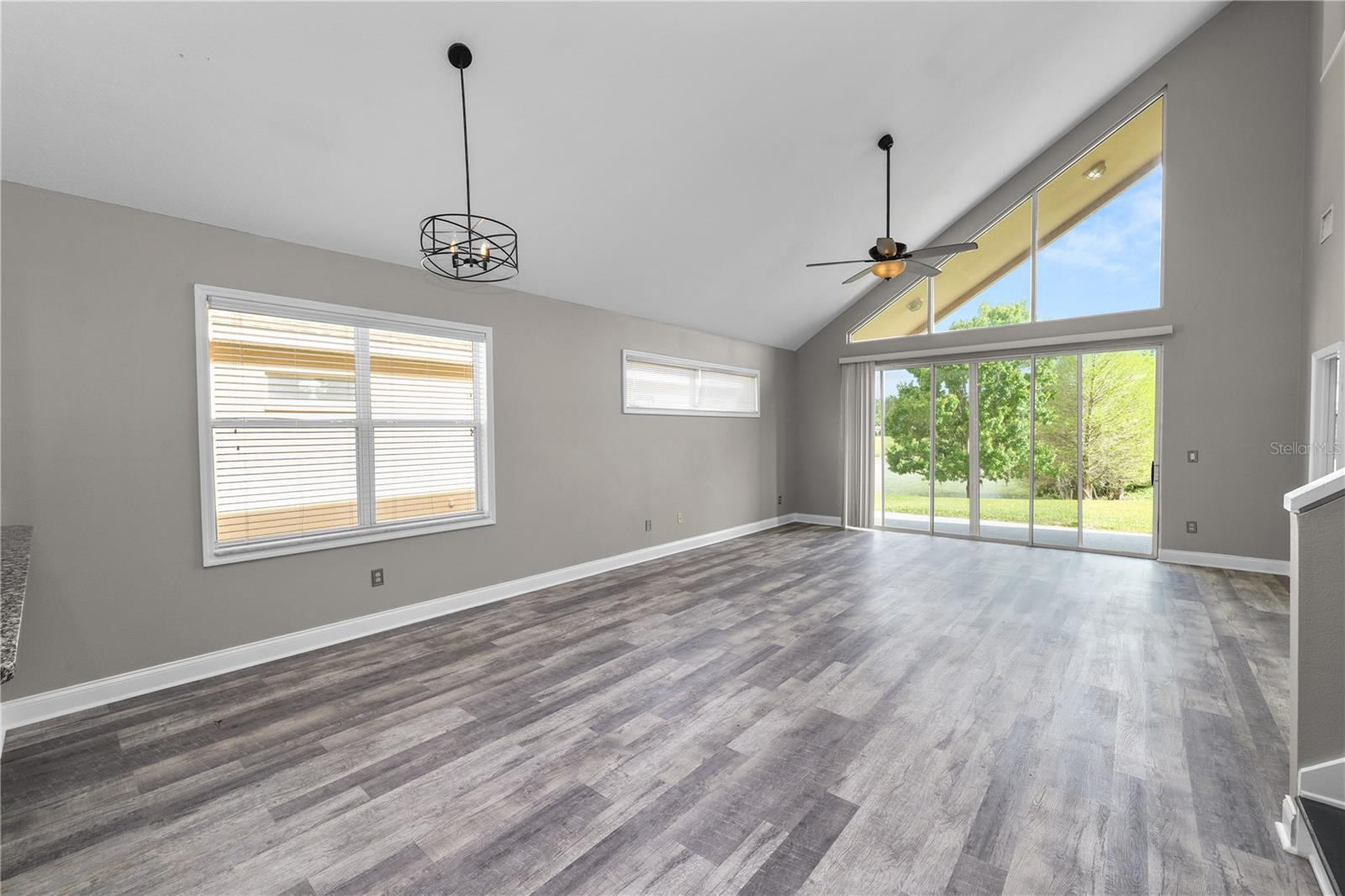 Image 15 of 41 For 30816 Pumpkin Ridge Drive