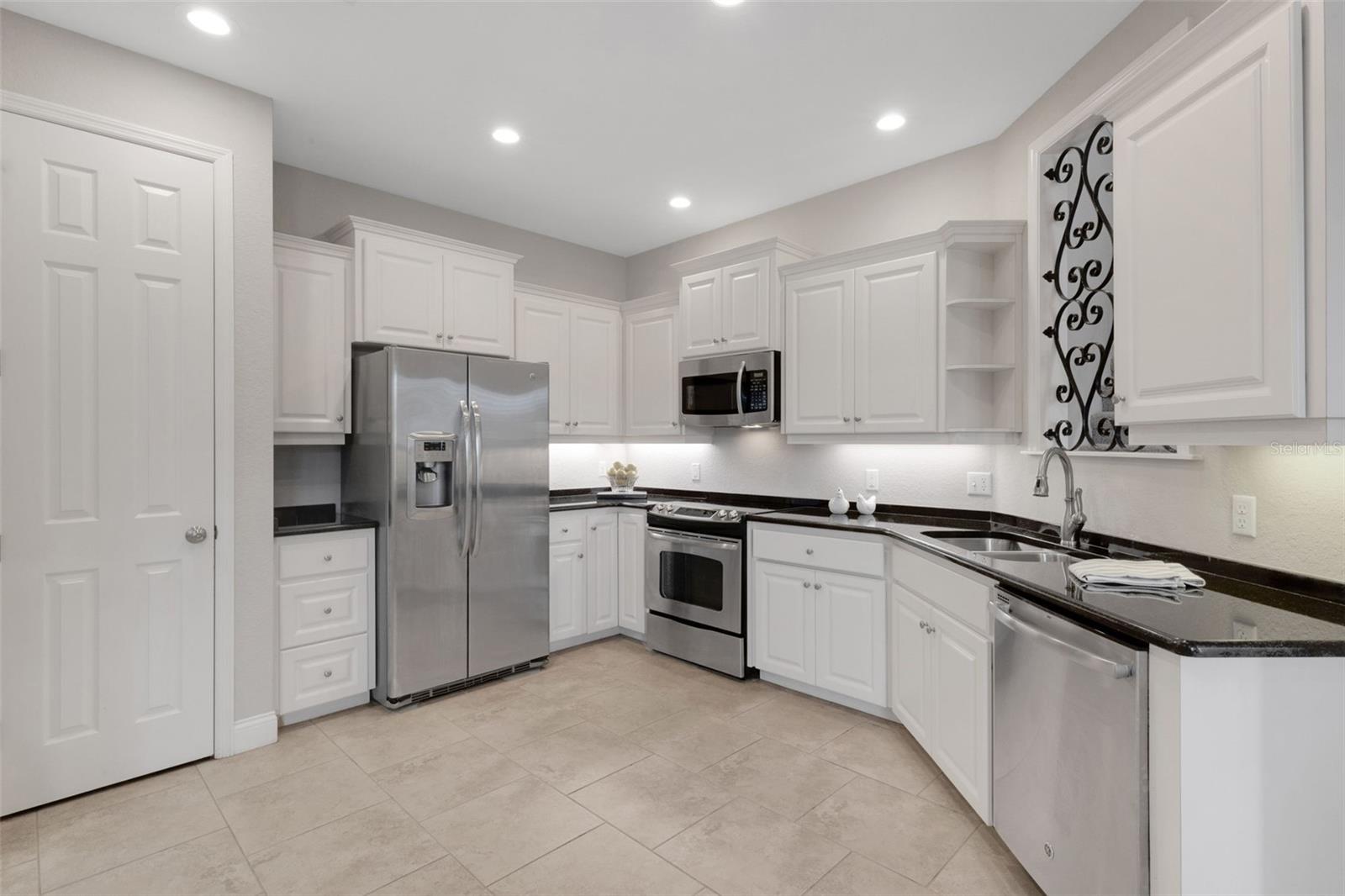 Image 8 of 41 For 2928 Mission Lakes Drive