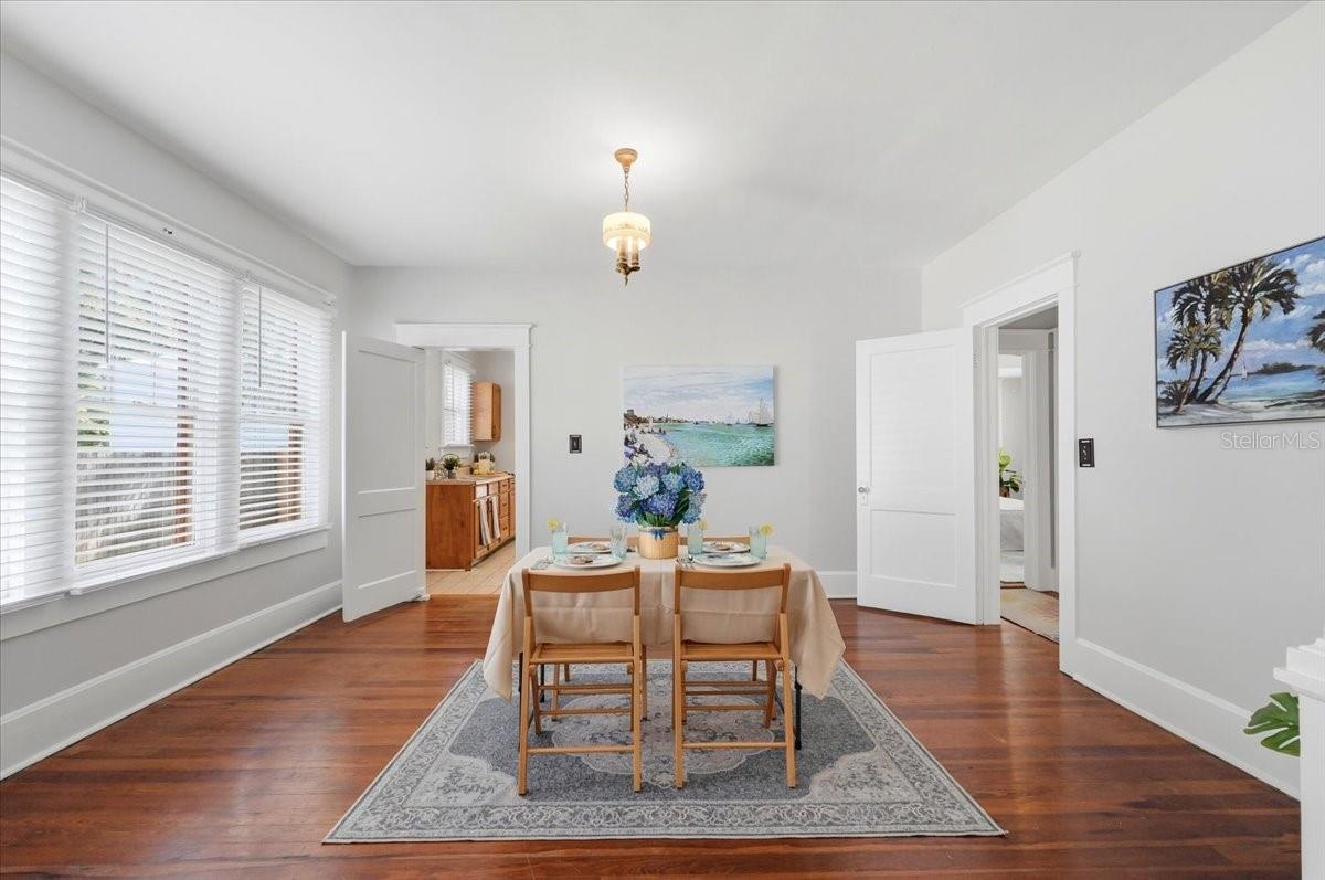 Image 17 of 48 For 530 Jackson Avenue