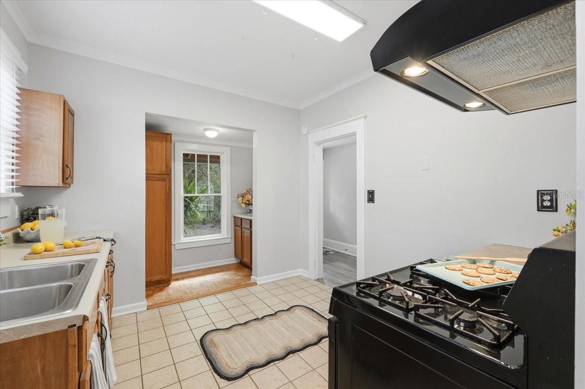 Image 20 of 48 For 530 Jackson Avenue