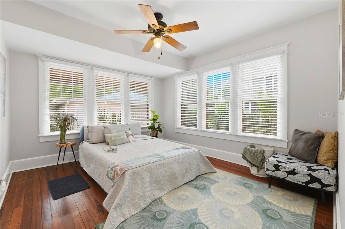 Image 25 of 48 For 530 Jackson Avenue