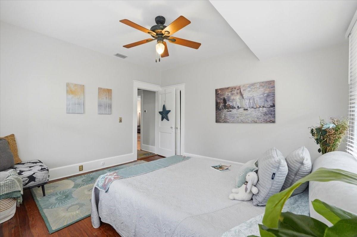 Image 26 of 48 For 530 Jackson Avenue