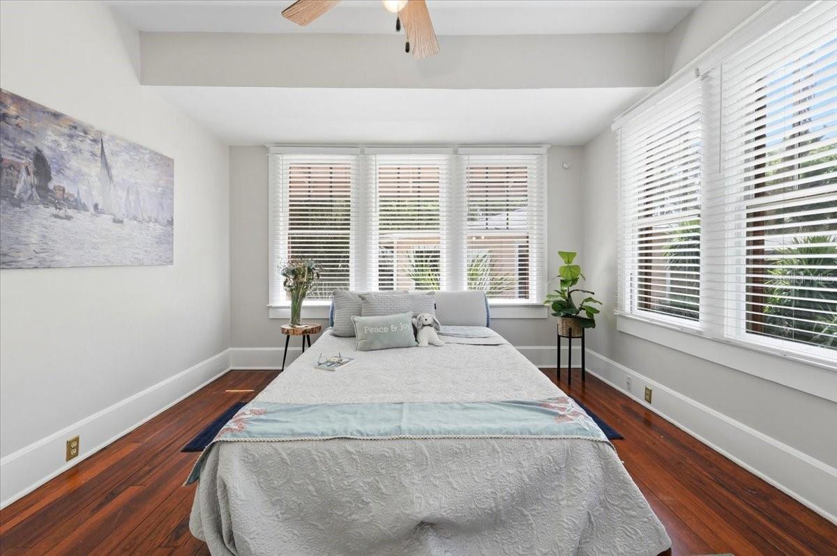 Image 27 of 48 For 530 Jackson Avenue