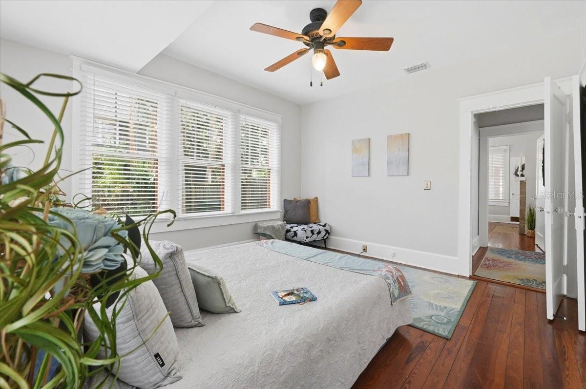 Image 28 of 48 For 530 Jackson Avenue