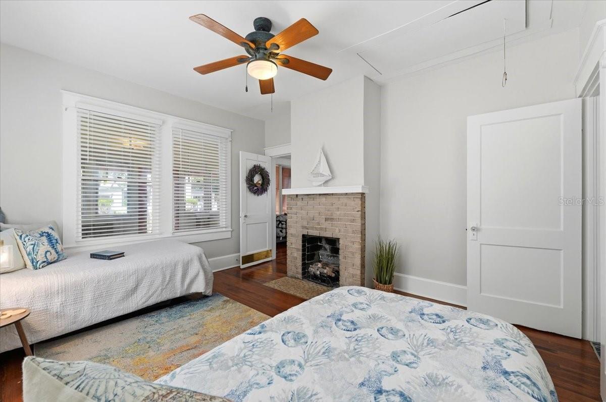 Image 30 of 48 For 530 Jackson Avenue