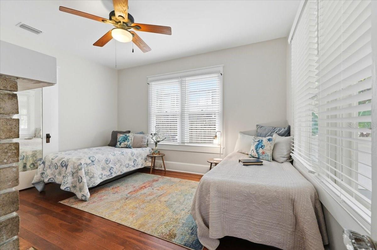 Image 32 of 48 For 530 Jackson Avenue