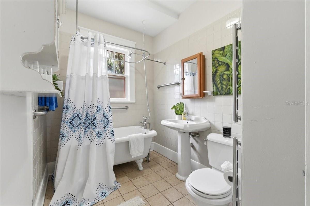 Image 34 of 48 For 530 Jackson Avenue