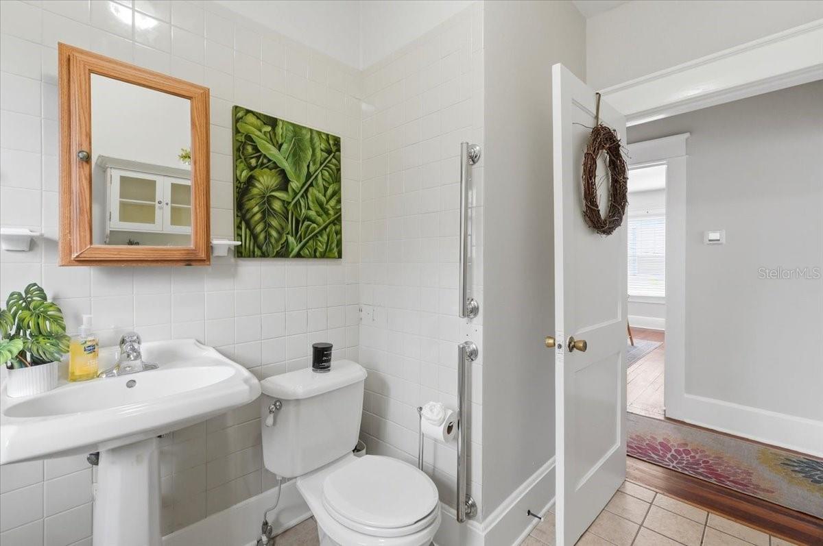 Image 35 of 48 For 530 Jackson Avenue