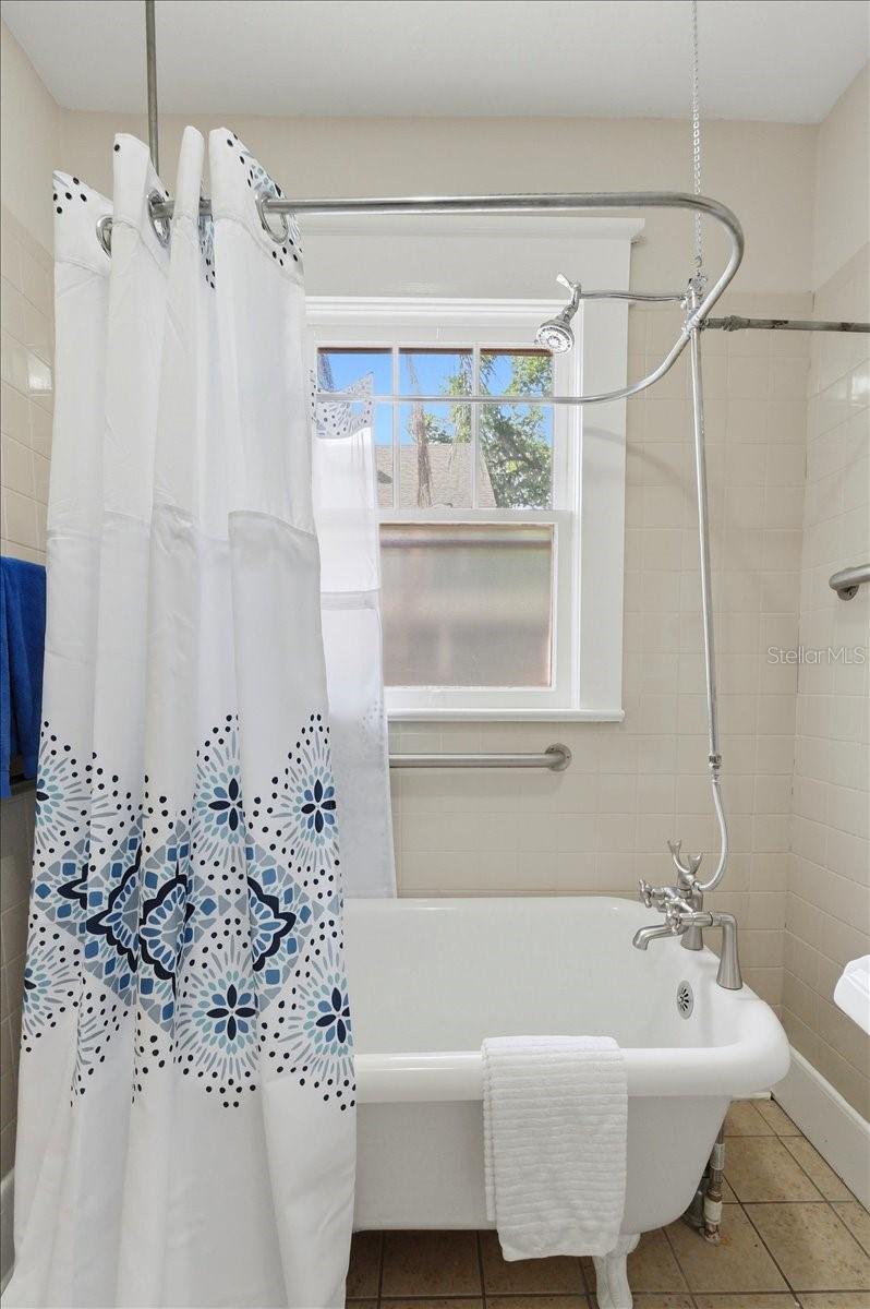 Image 36 of 48 For 530 Jackson Avenue