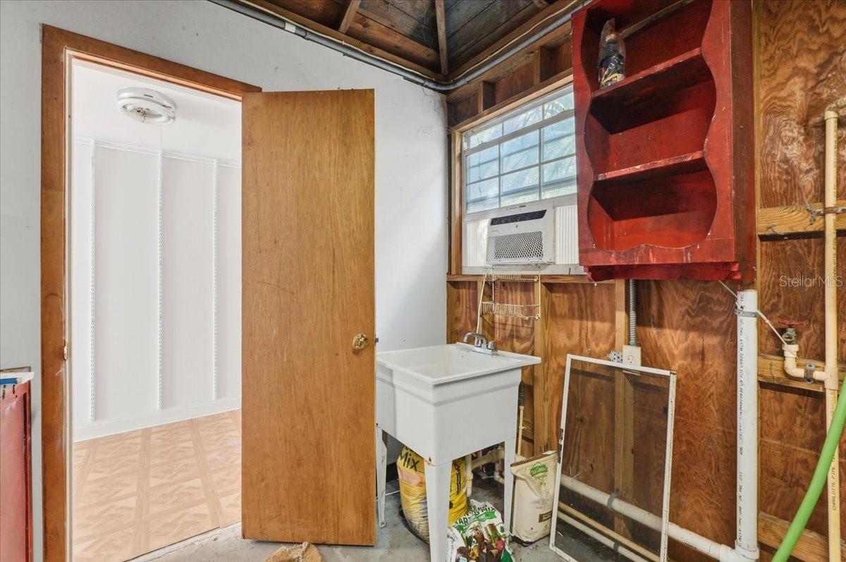 Image 39 of 48 For 530 Jackson Avenue